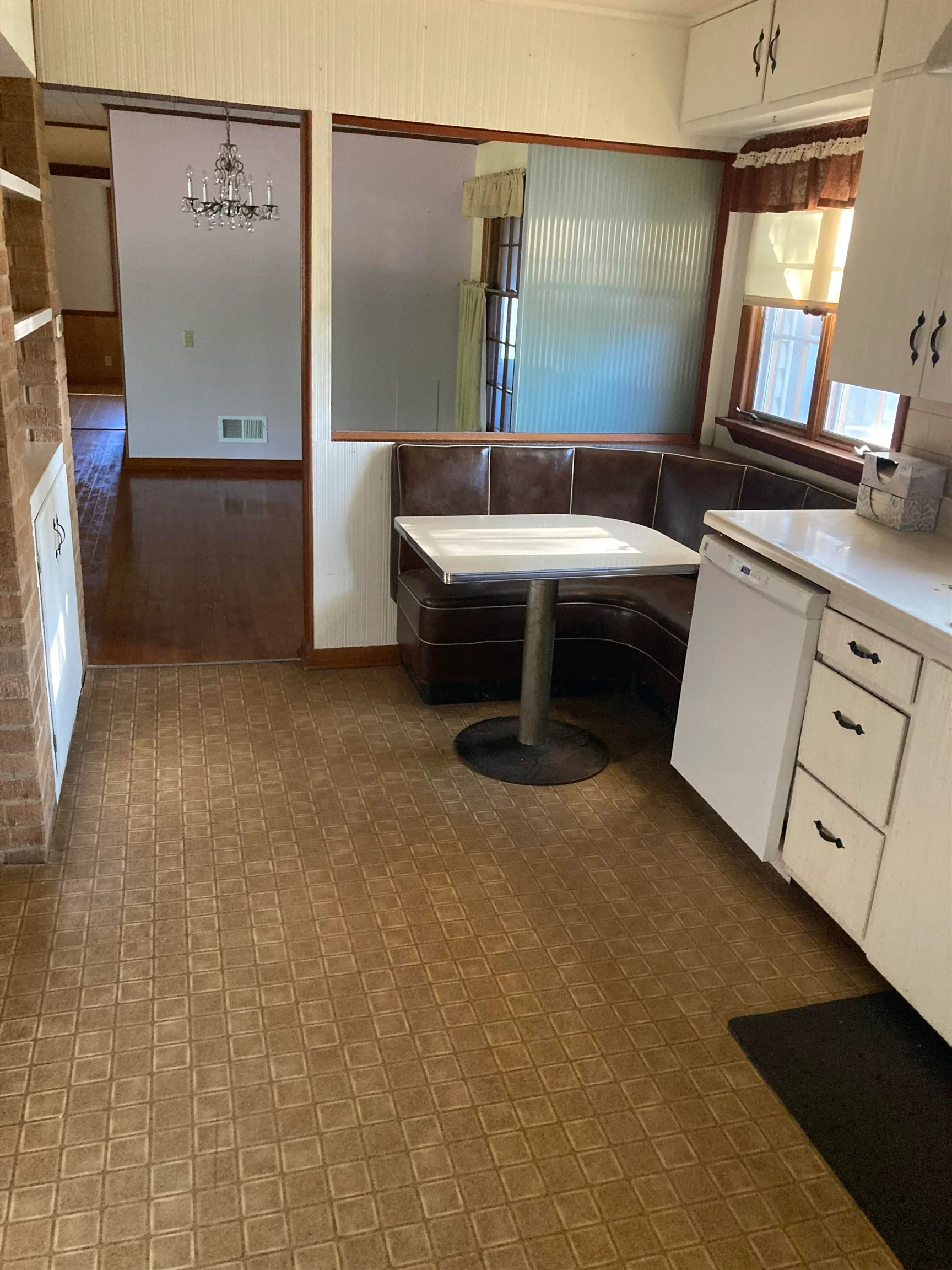 Wellington, Kansas 67152, United States, 3 Bedrooms Bedrooms, ,2 BathroomsBathrooms,Residential,Pending,142246