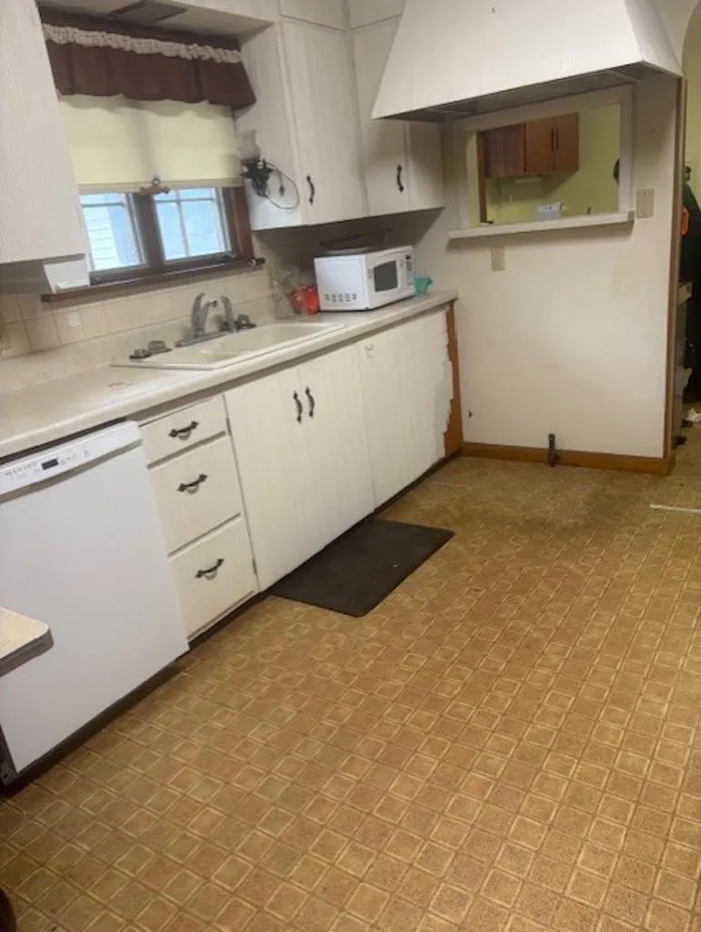 Wellington, Kansas 67152, United States, 3 Bedrooms Bedrooms, ,2 BathroomsBathrooms,Residential,Pending,142246