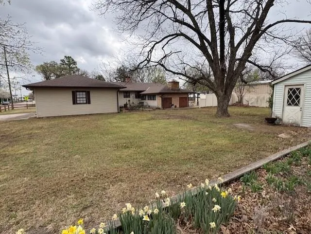 Wellington, Kansas 67152, United States, 3 Bedrooms Bedrooms, ,2 BathroomsBathrooms,Residential,Pending,142246