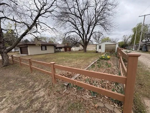Wellington, Kansas 67152, United States, 3 Bedrooms Bedrooms, ,2 BathroomsBathrooms,Residential,Pending,142246