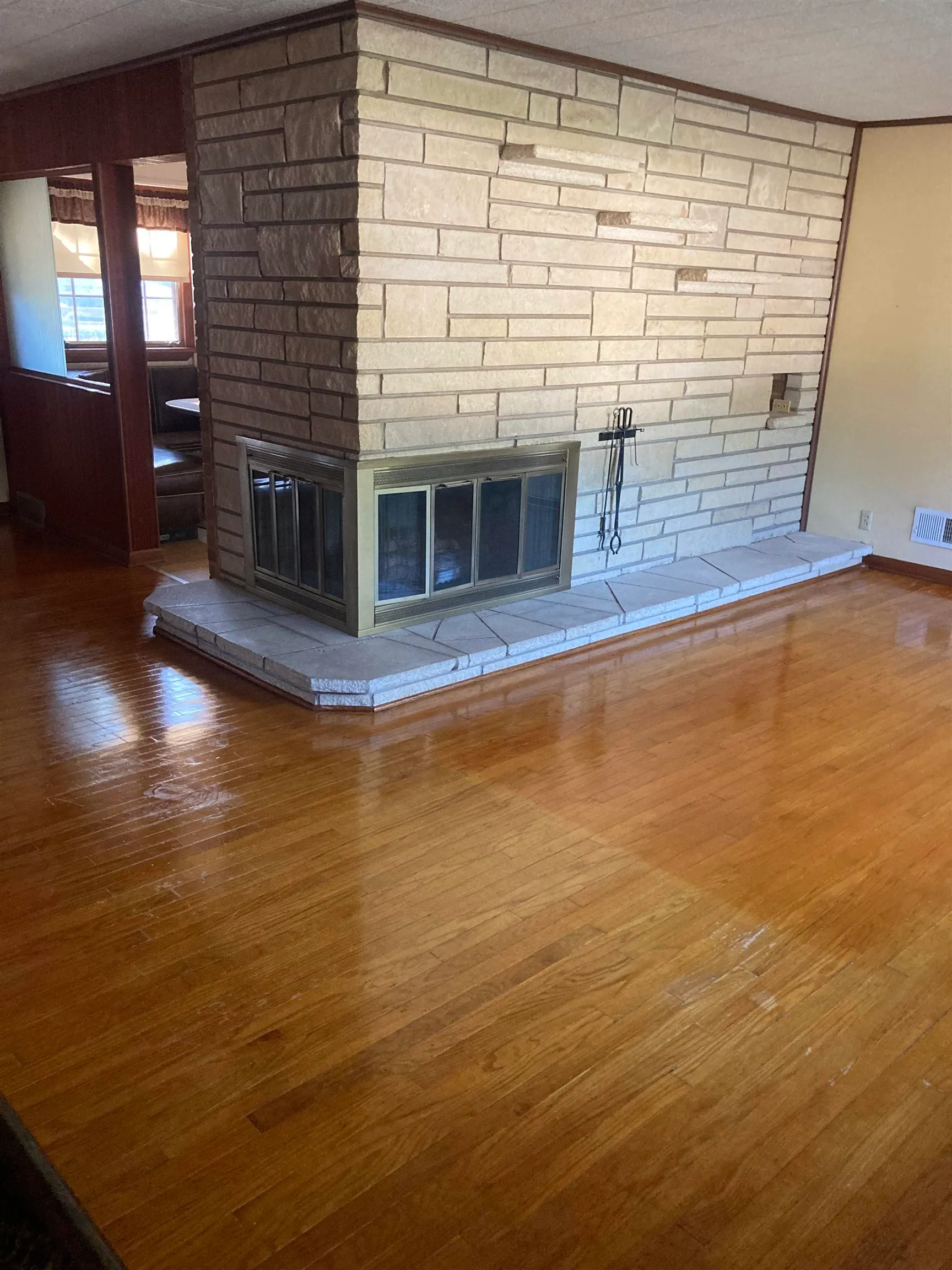 Wellington, Kansas 67152, United States, 3 Bedrooms Bedrooms, ,2 BathroomsBathrooms,Residential,Pending,142246