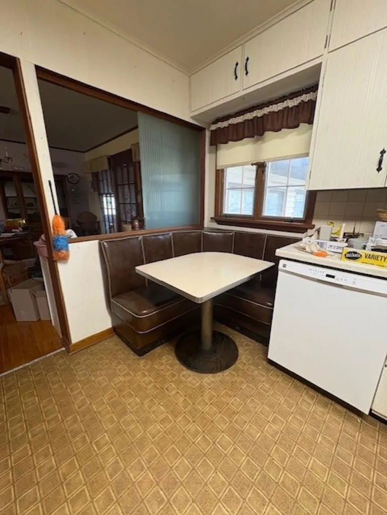 Wellington, Kansas 67152, United States, 3 Bedrooms Bedrooms, ,2 BathroomsBathrooms,Residential,Pending,142246