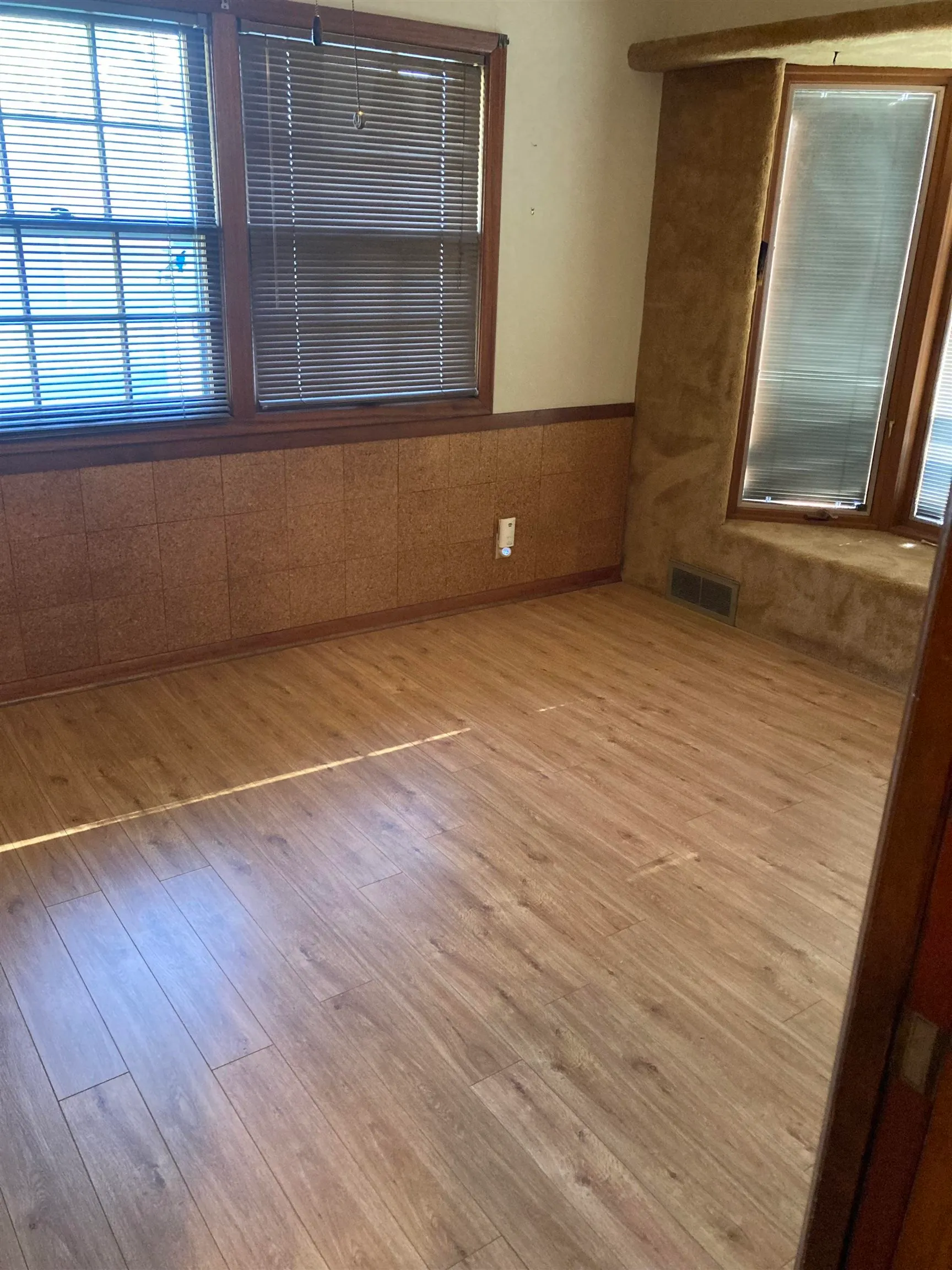 Wellington, Kansas 67152, United States, 3 Bedrooms Bedrooms, ,2 BathroomsBathrooms,Residential,Pending,142246