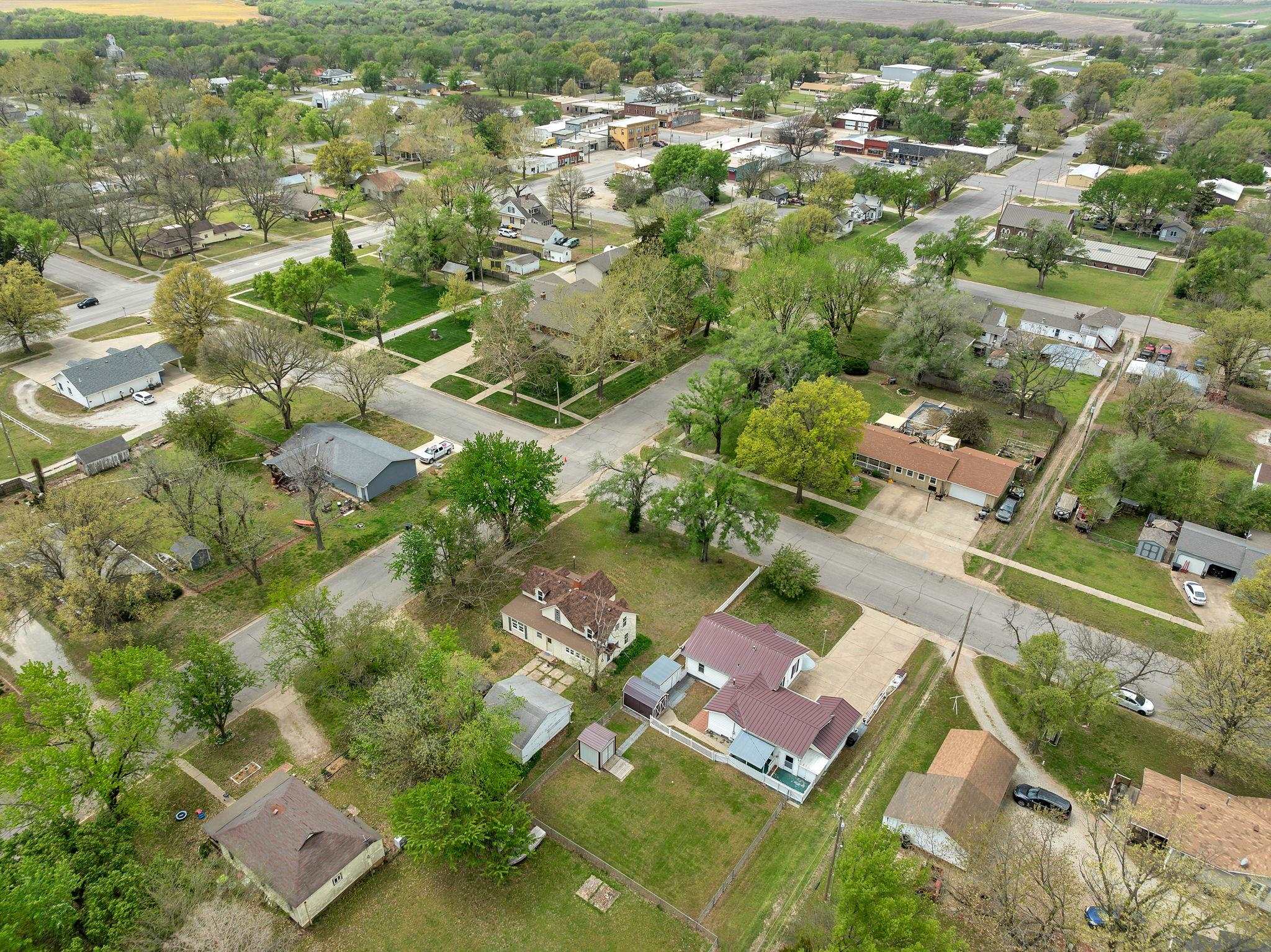 208 N Michigan St, Oxford, Kansas image 31