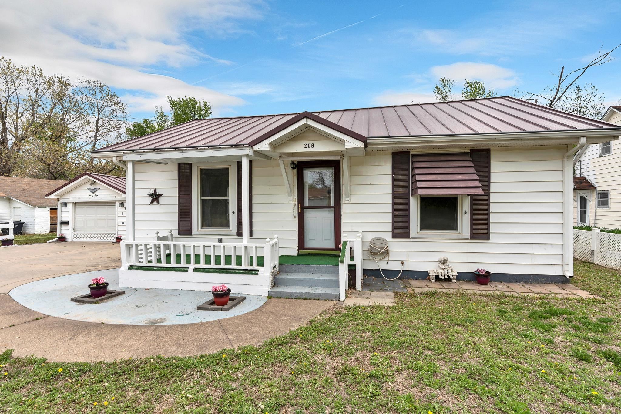 208 N Michigan St, Oxford, Kansas image 6
