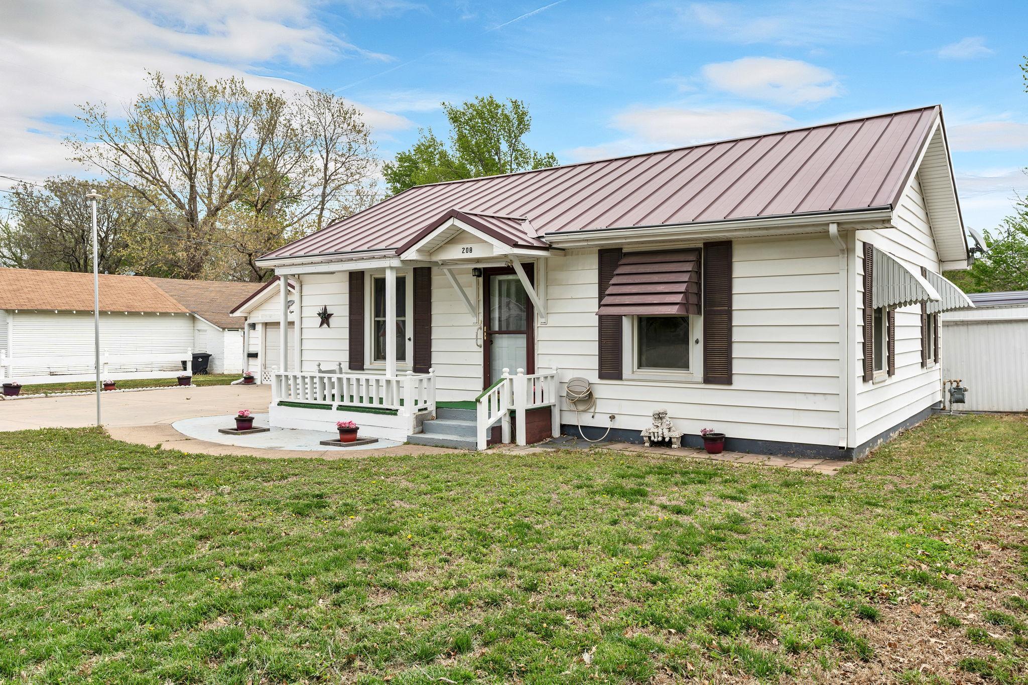 208 N Michigan St, Oxford, Kansas image 5