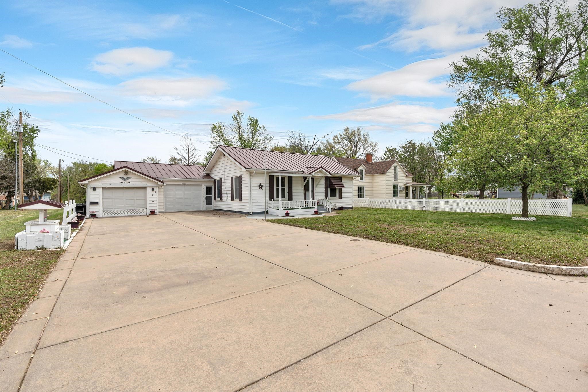 208 N Michigan St, Oxford, Kansas image 3