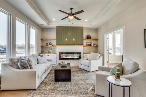 Townhouse For Sale - 300 W Pepper Tree Rd<br/> Butler County, Andover, KS 67002