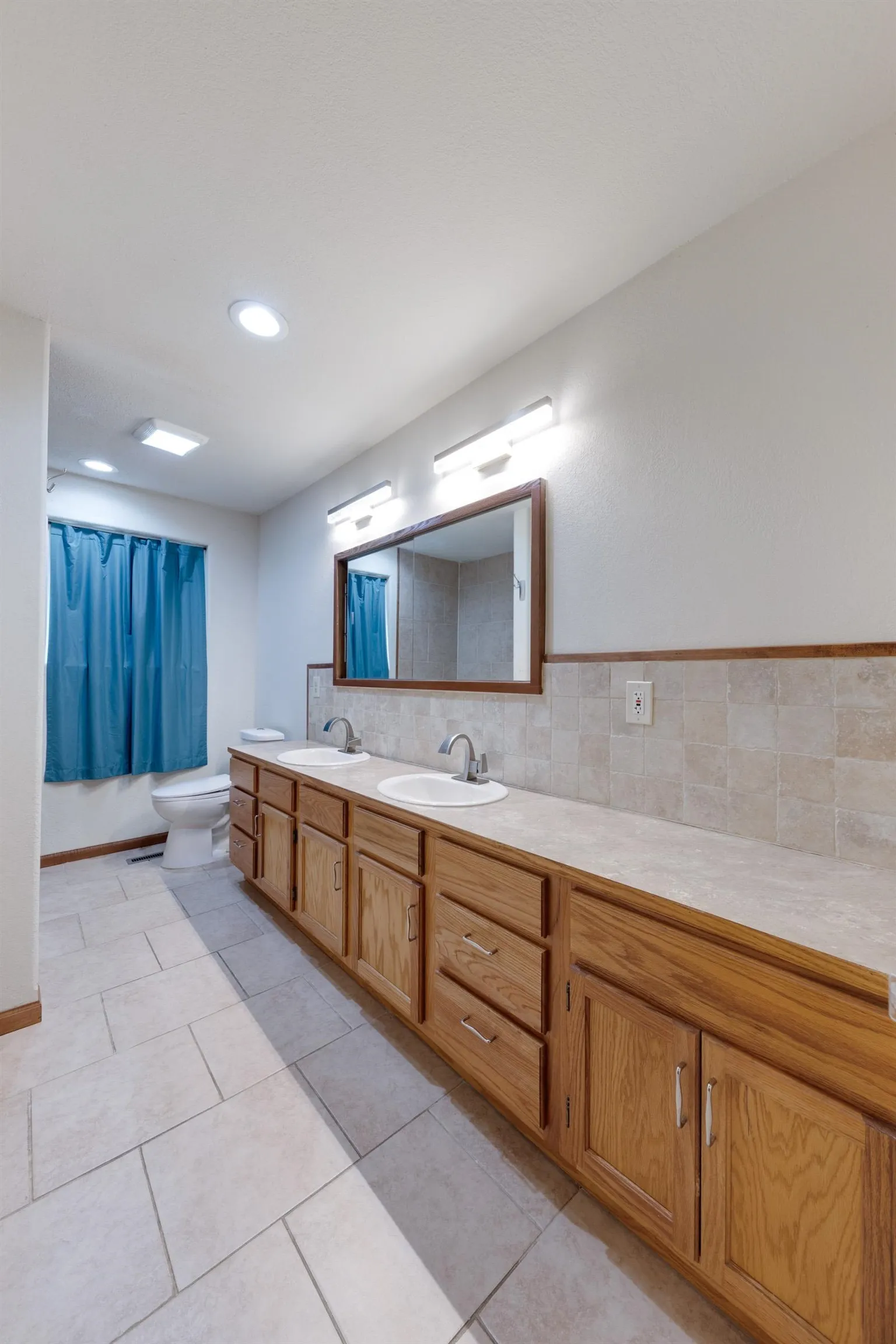 Wichita, Kansas 67220, United States, 3 Bedrooms Bedrooms, ,2 BathroomsBathrooms,Residential,Active,221620