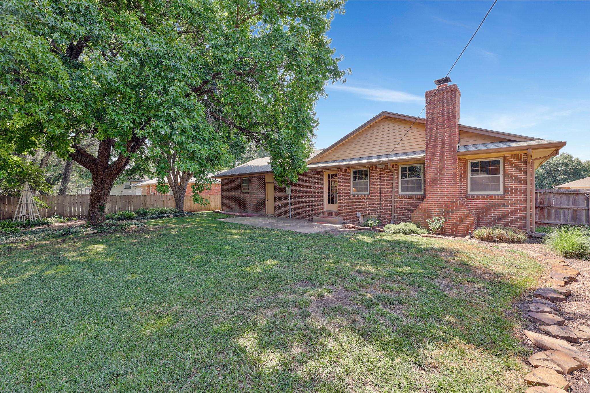 Wichita, Kansas 67212, United States, 3 Bedrooms Bedrooms, ,6 BathroomsBathrooms,Residential,Pending,52414