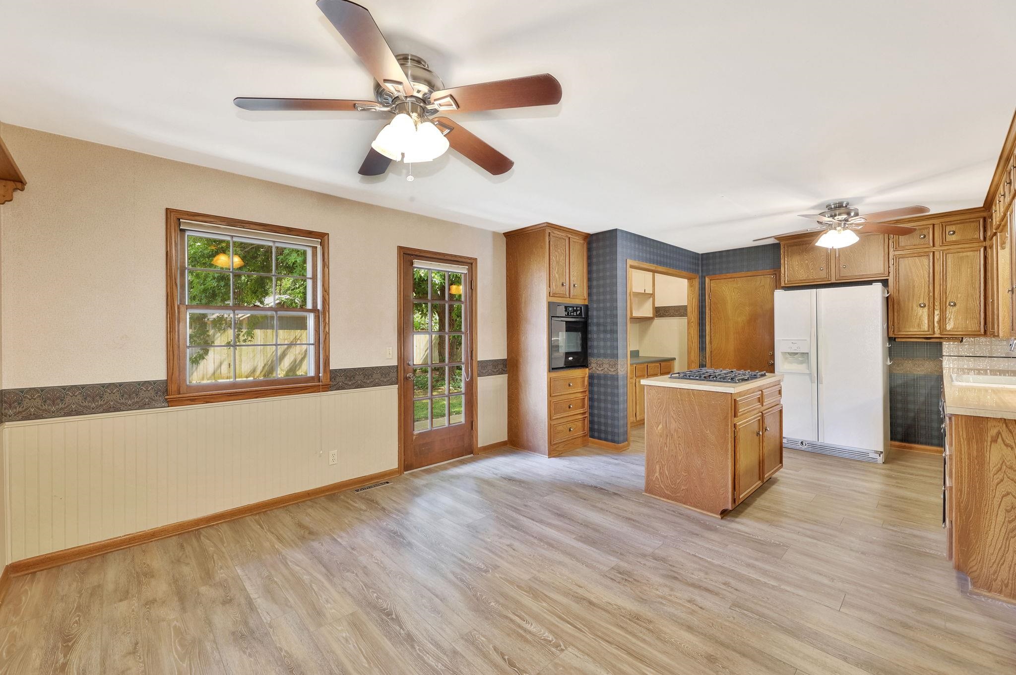 Wichita, Kansas 67212, United States, 3 Bedrooms Bedrooms, ,6 BathroomsBathrooms,Residential,Pending,52414