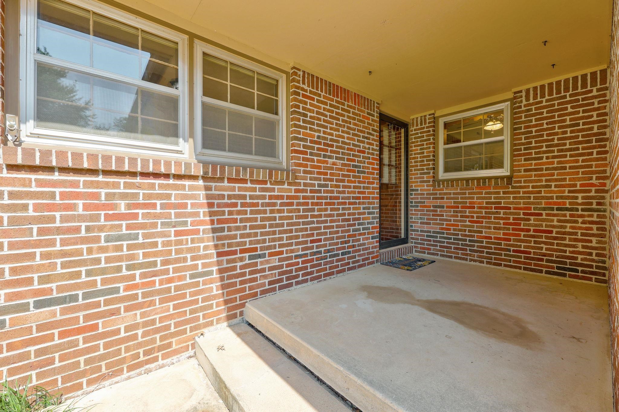 Wichita, Kansas 67212, United States, 3 Bedrooms Bedrooms, ,6 BathroomsBathrooms,Residential,Pending,52414