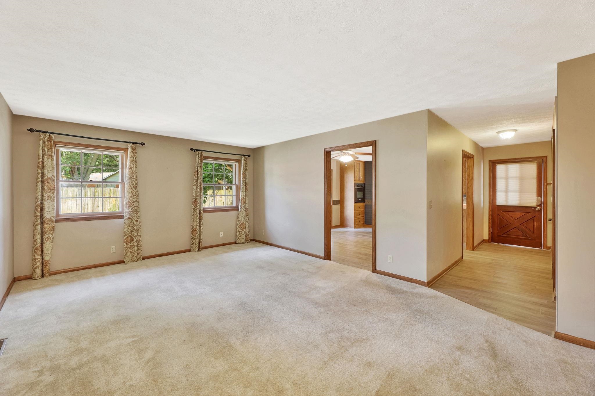 Wichita, Kansas 67212, United States, 3 Bedrooms Bedrooms, ,6 BathroomsBathrooms,Residential,Pending,52414