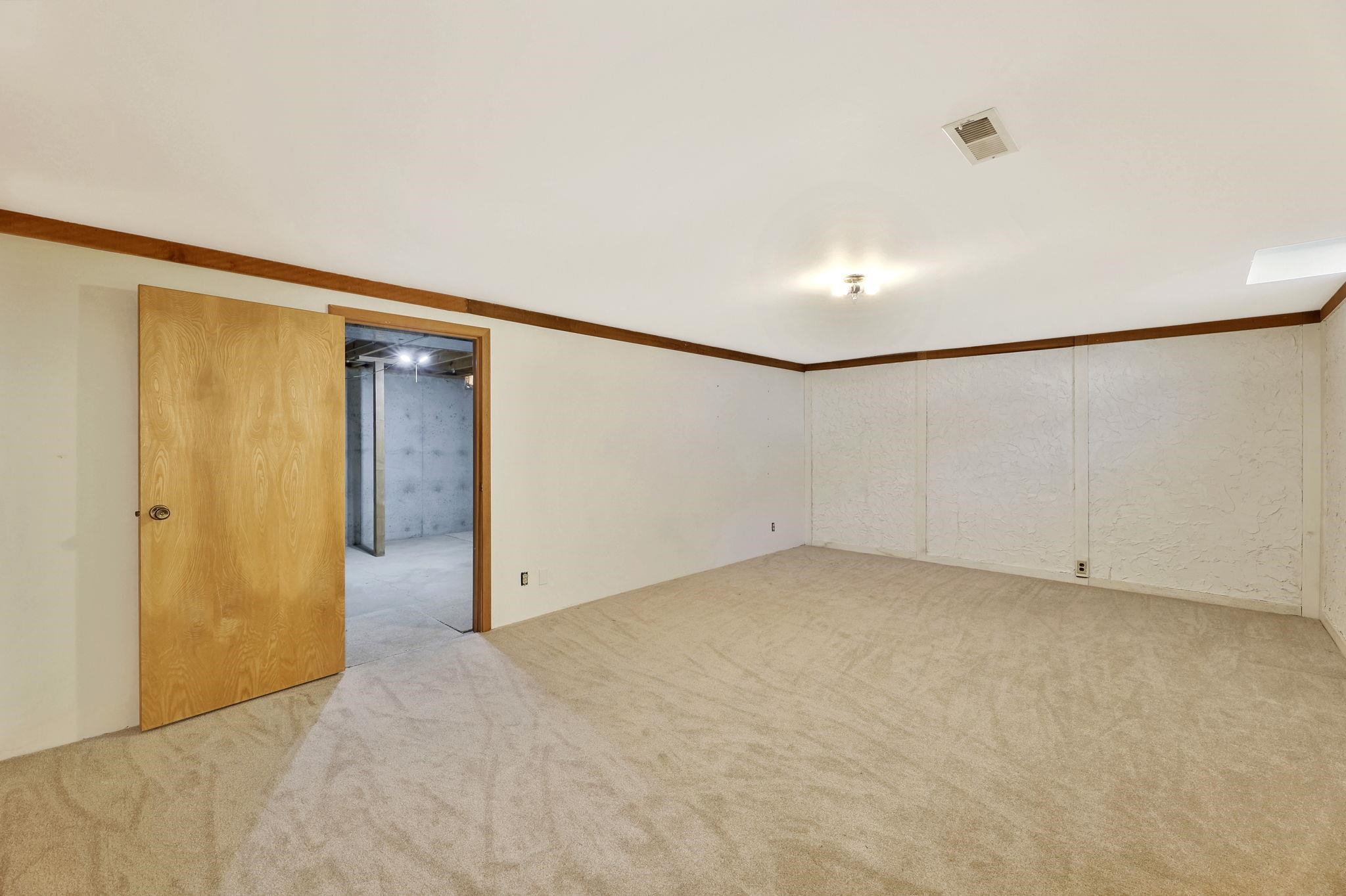 Wichita, Kansas 67212, United States, 3 Bedrooms Bedrooms, ,6 BathroomsBathrooms,Residential,Pending,52414