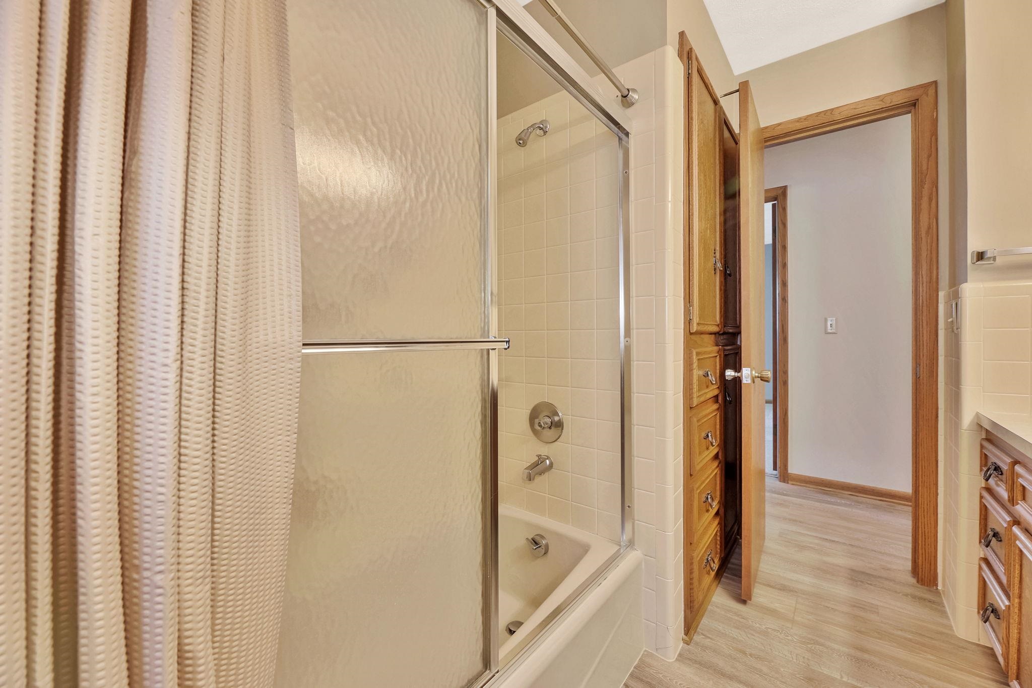 Wichita, Kansas 67212, United States, 3 Bedrooms Bedrooms, ,6 BathroomsBathrooms,Residential,Pending,52414