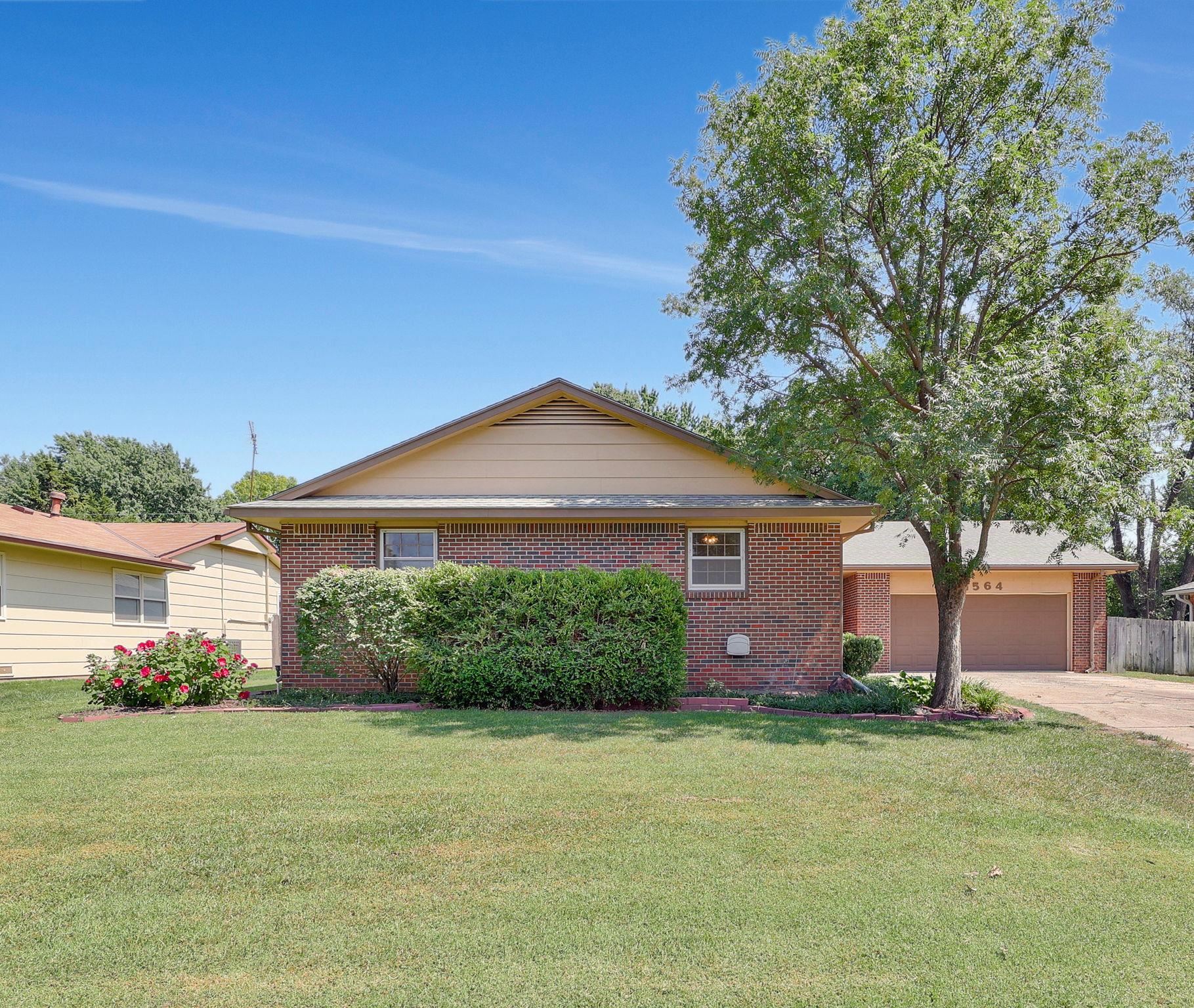 Wichita, Kansas 67212, United States, 3 Bedrooms Bedrooms, ,6 BathroomsBathrooms,Residential,Pending,52414