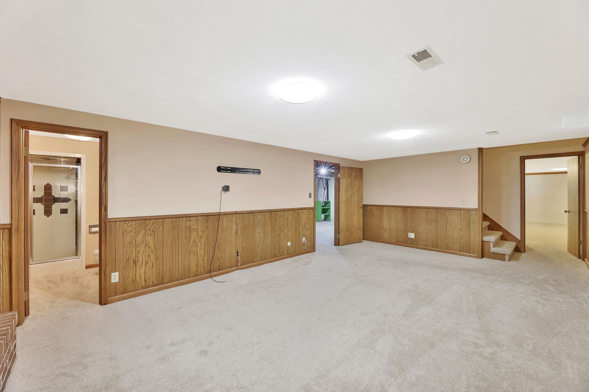 Wichita, Kansas 67212, United States, 3 Bedrooms Bedrooms, ,6 BathroomsBathrooms,Residential,Pending,52414