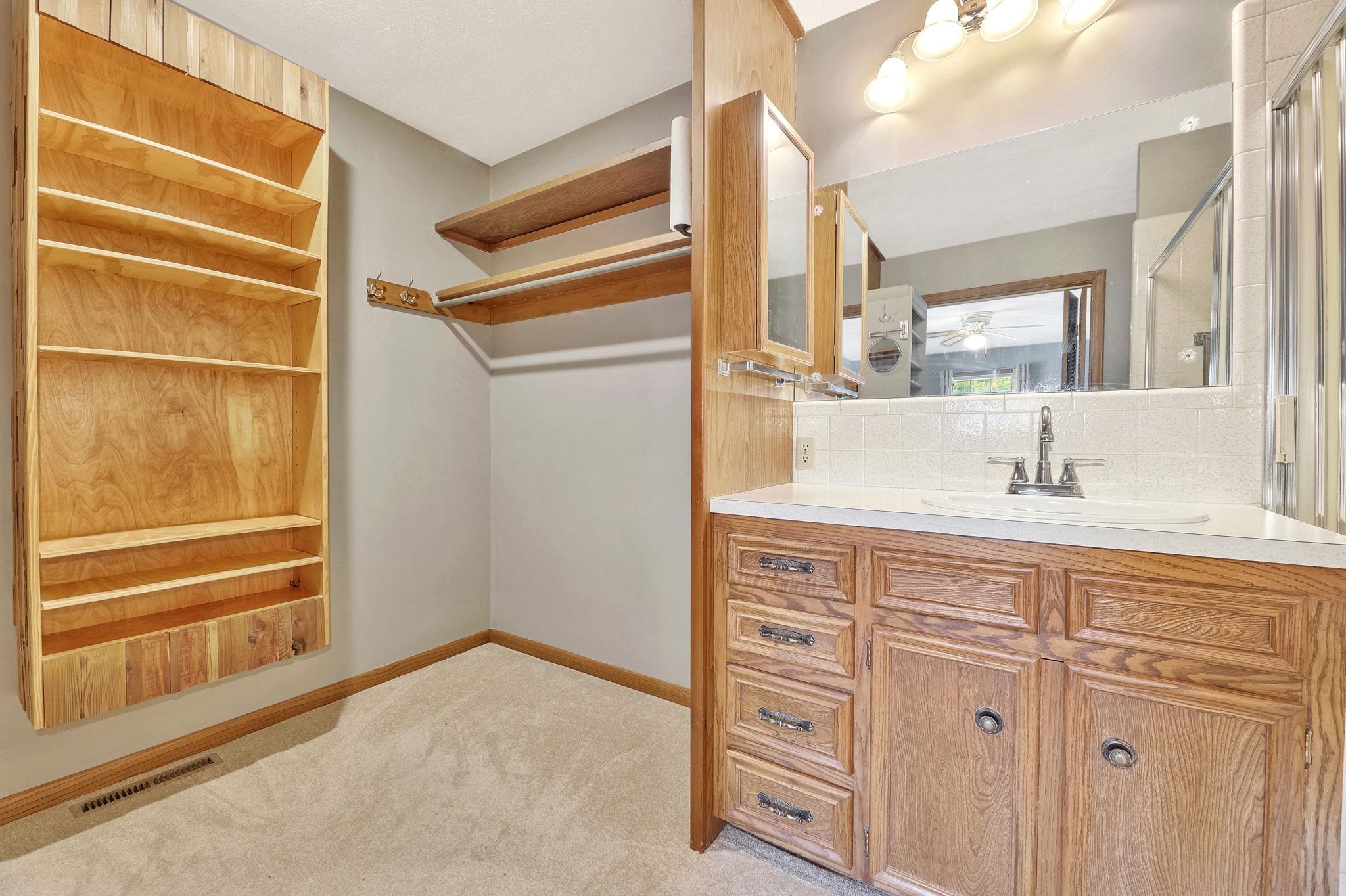 Wichita, Kansas 67212, United States, 3 Bedrooms Bedrooms, ,6 BathroomsBathrooms,Residential,Pending,52414