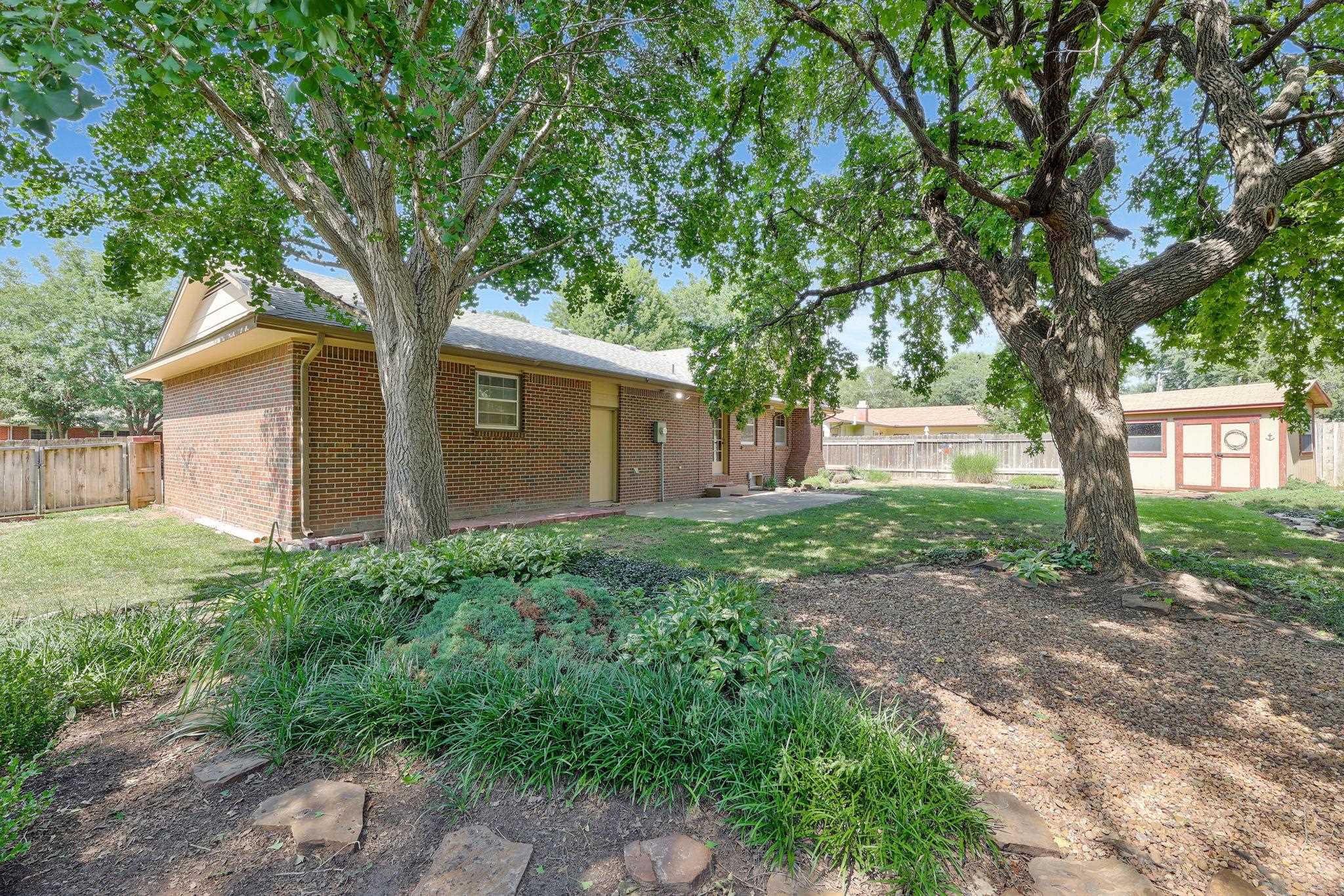 Wichita, Kansas 67212, United States, 3 Bedrooms Bedrooms, ,6 BathroomsBathrooms,Residential,Pending,52414