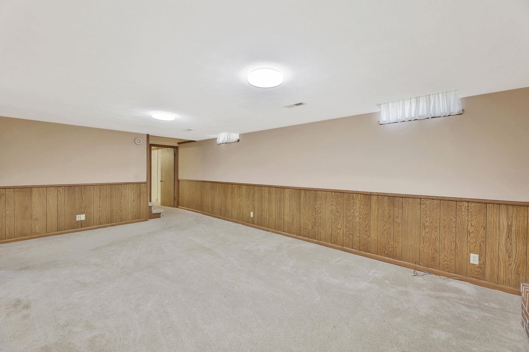 Wichita, Kansas 67212, United States, 3 Bedrooms Bedrooms, ,6 BathroomsBathrooms,Residential,Pending,52414