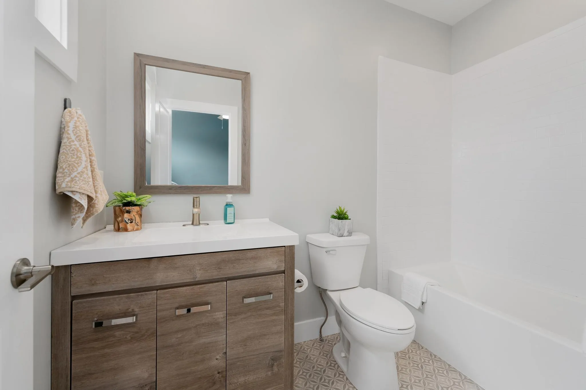 Newton, Kansas 67114, United States, 4 Bedrooms Bedrooms, ,5 BathroomsBathrooms,Residential,Pending,48738