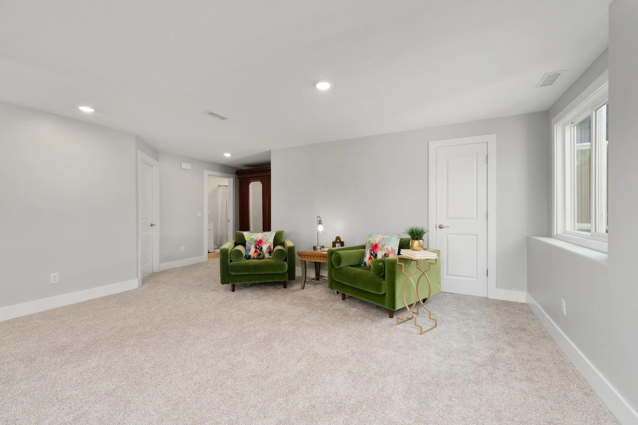 Newton, Kansas 67114, United States, 4 Bedrooms Bedrooms, ,5 BathroomsBathrooms,Residential,Pending,48738