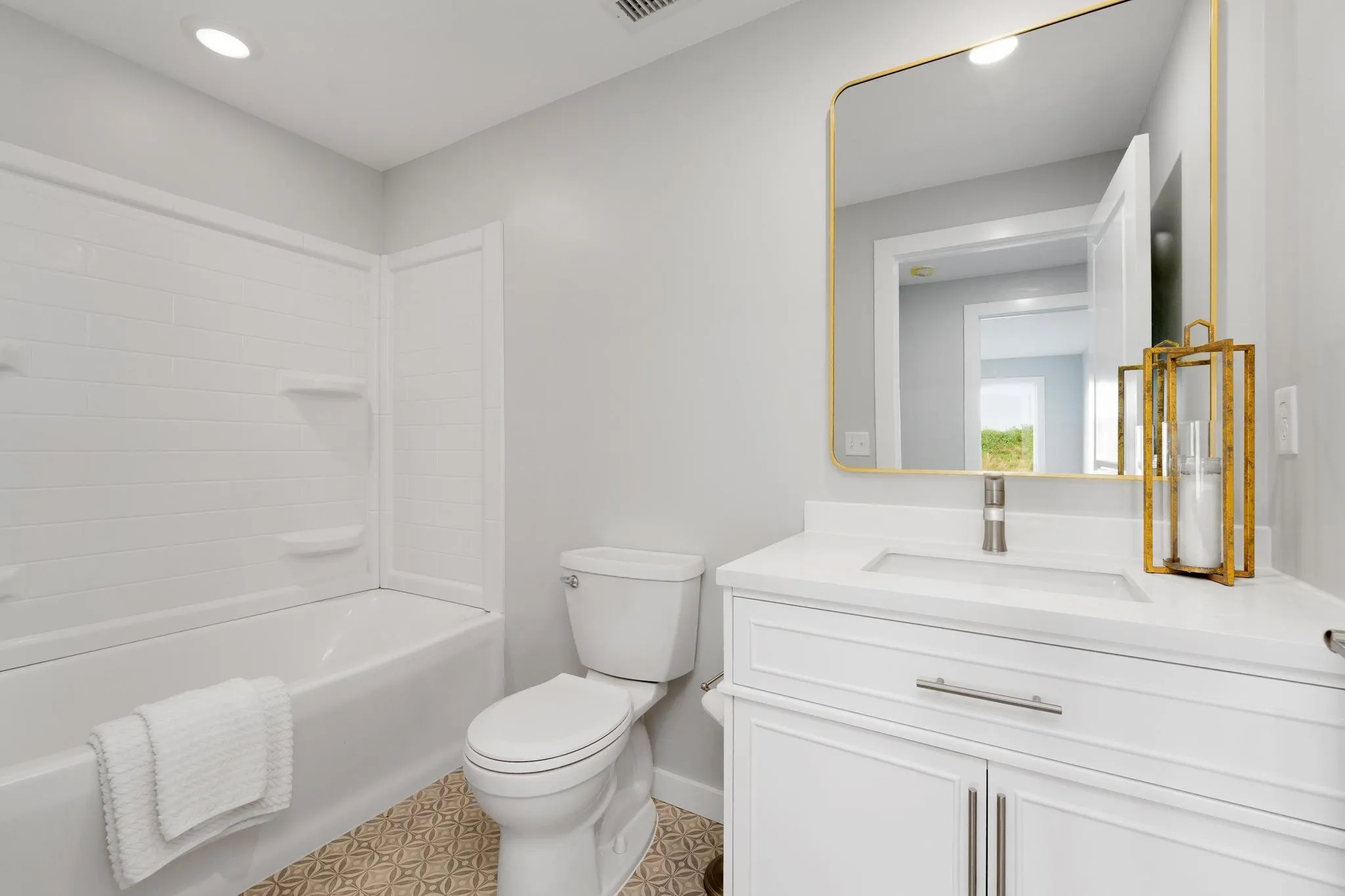 Newton, Kansas 67114, United States, 4 Bedrooms Bedrooms, ,5 BathroomsBathrooms,Residential,Pending,48738