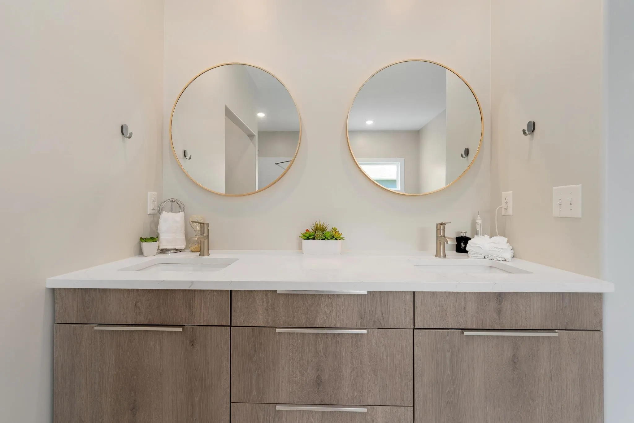 Newton, Kansas 67114, United States, 4 Bedrooms Bedrooms, ,5 BathroomsBathrooms,Residential,Pending,48738