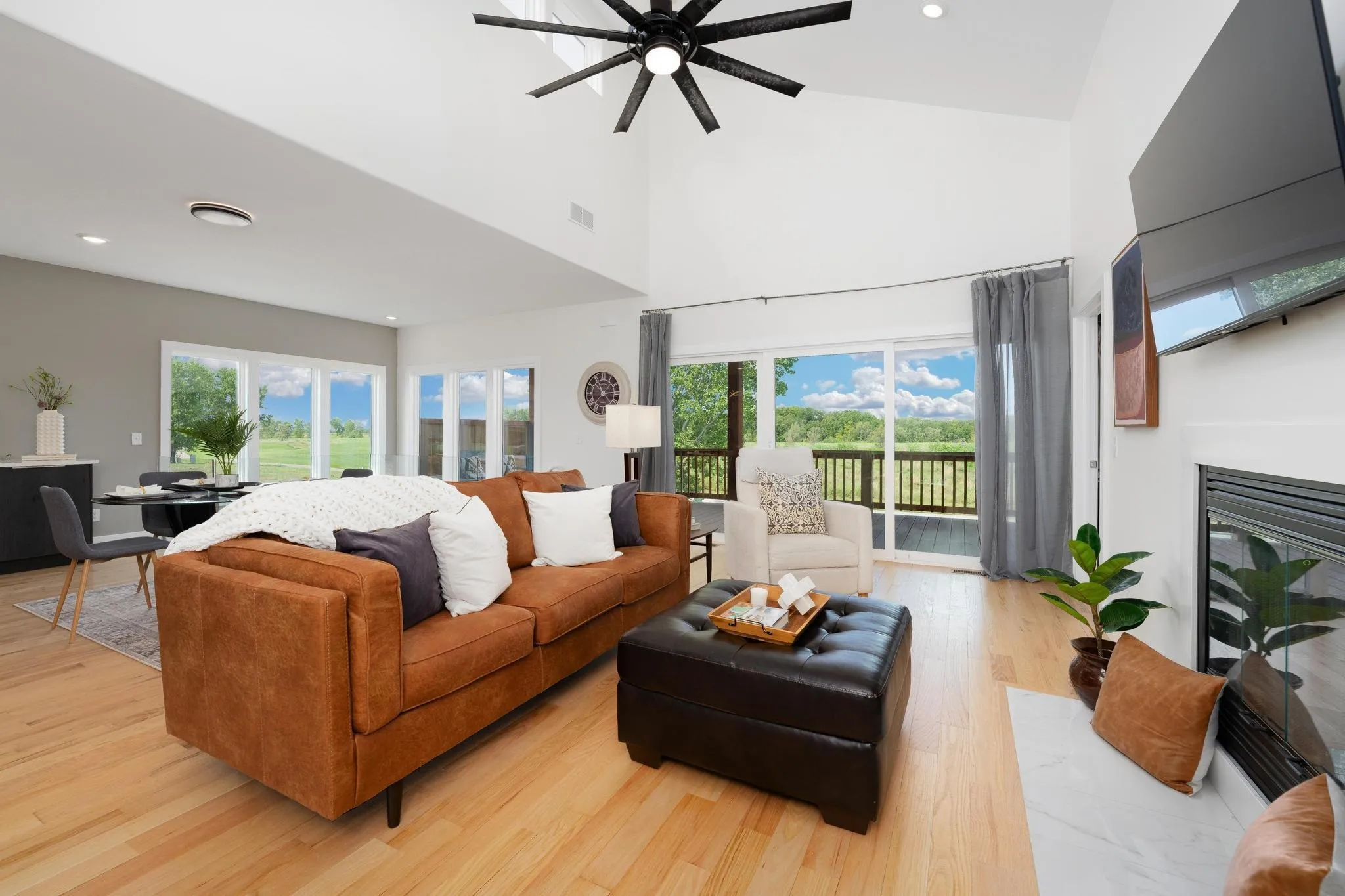 Newton, Kansas 67114, United States, 4 Bedrooms Bedrooms, ,5 BathroomsBathrooms,Residential,Pending,48738