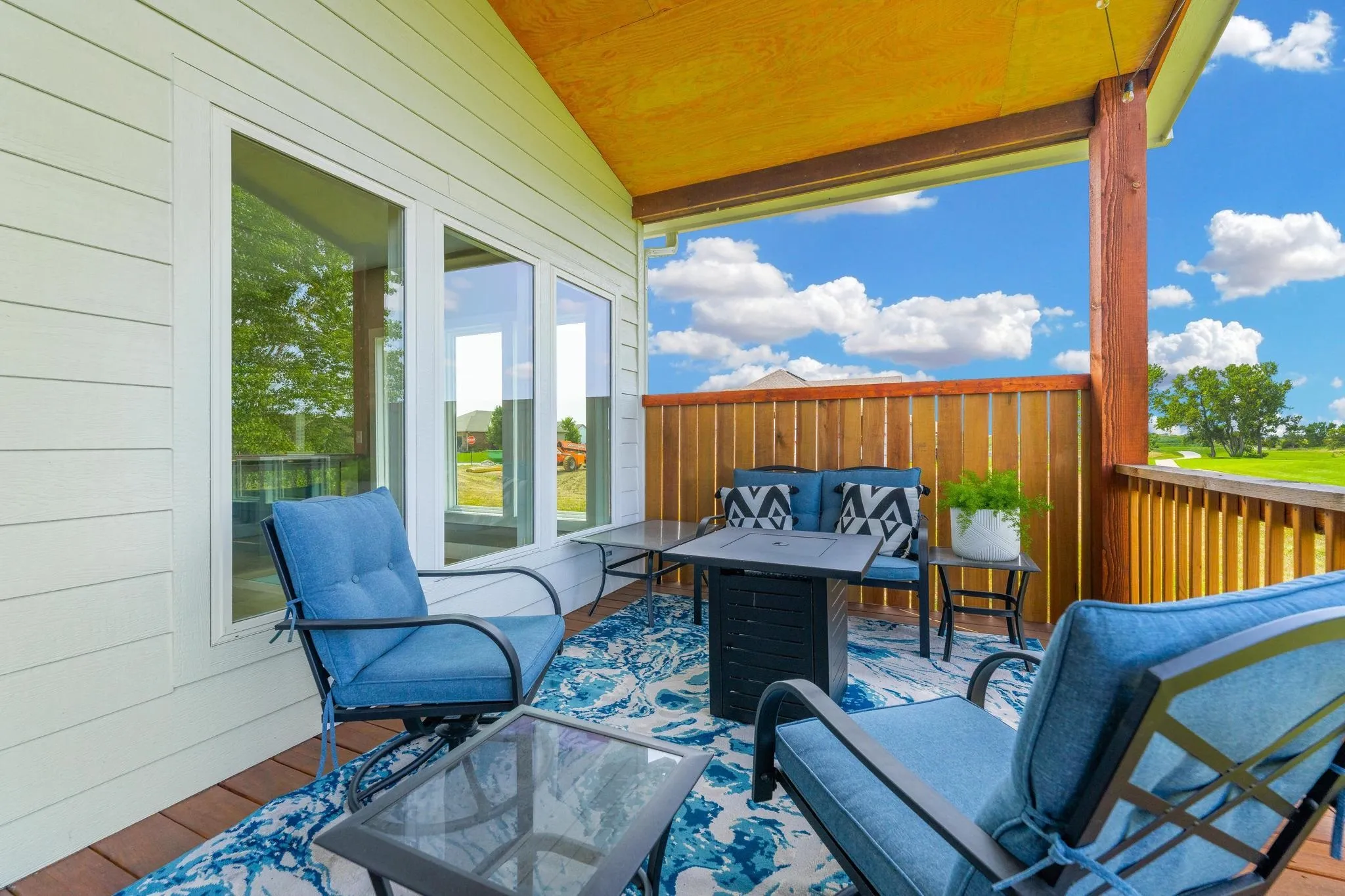 Newton, Kansas 67114, United States, 4 Bedrooms Bedrooms, ,5 BathroomsBathrooms,Residential,Pending,48738