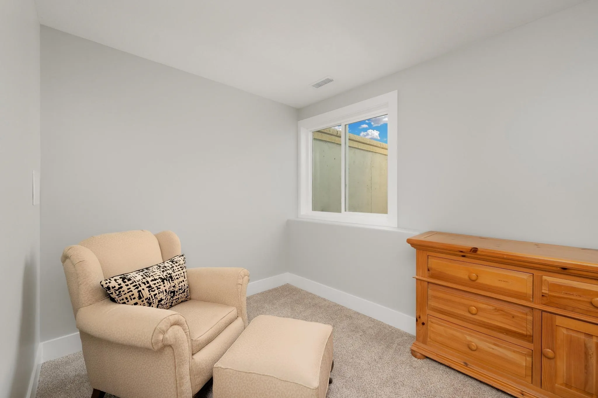 Newton, Kansas 67114, United States, 4 Bedrooms Bedrooms, ,5 BathroomsBathrooms,Residential,Pending,48738