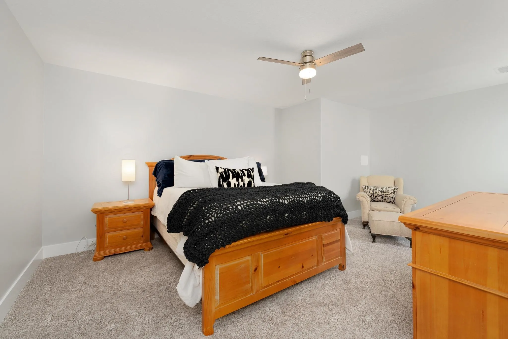 Newton, Kansas 67114, United States, 4 Bedrooms Bedrooms, ,5 BathroomsBathrooms,Residential,Pending,48738