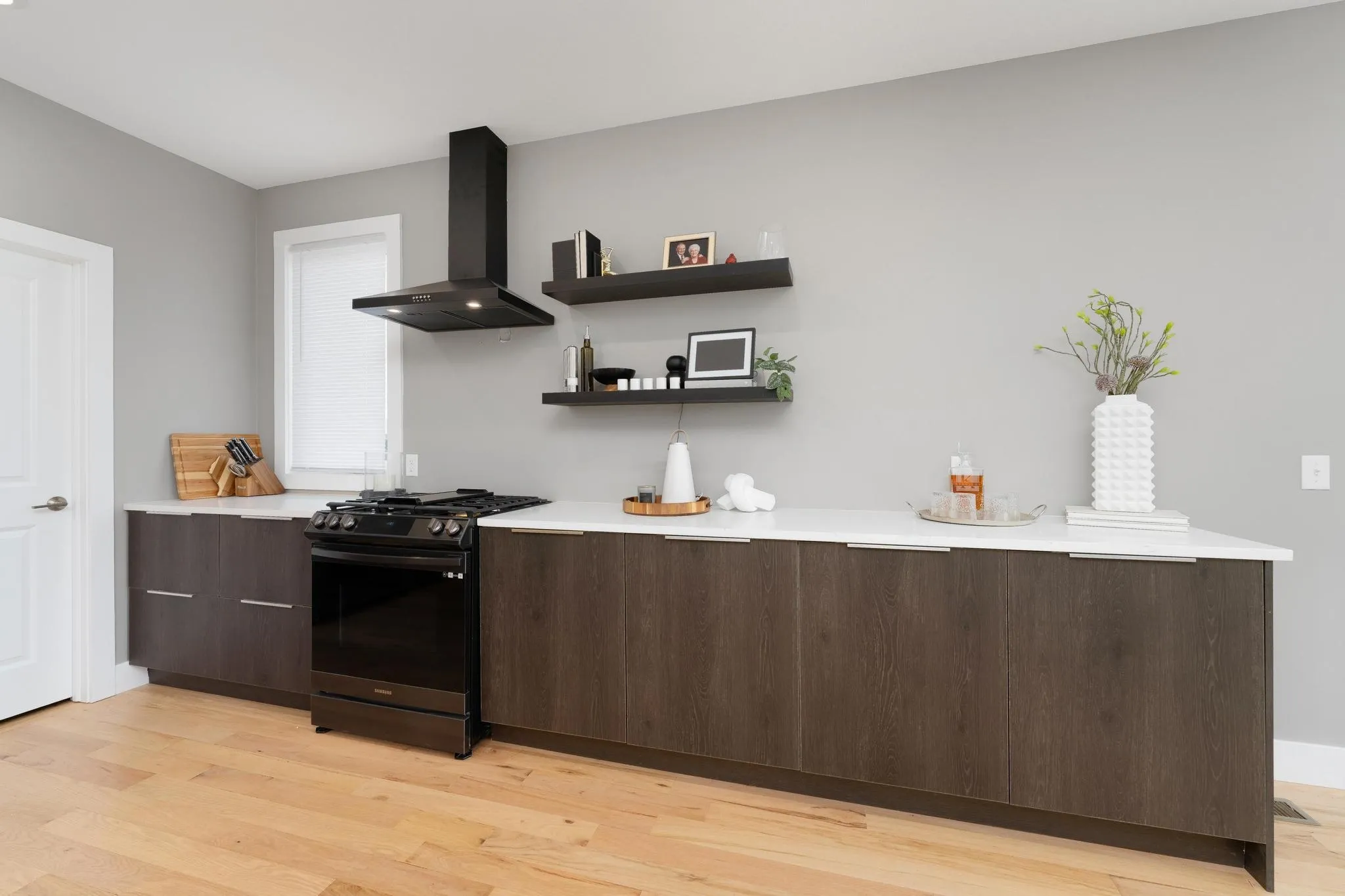 Newton, Kansas 67114, United States, 4 Bedrooms Bedrooms, ,5 BathroomsBathrooms,Residential,Pending,48738