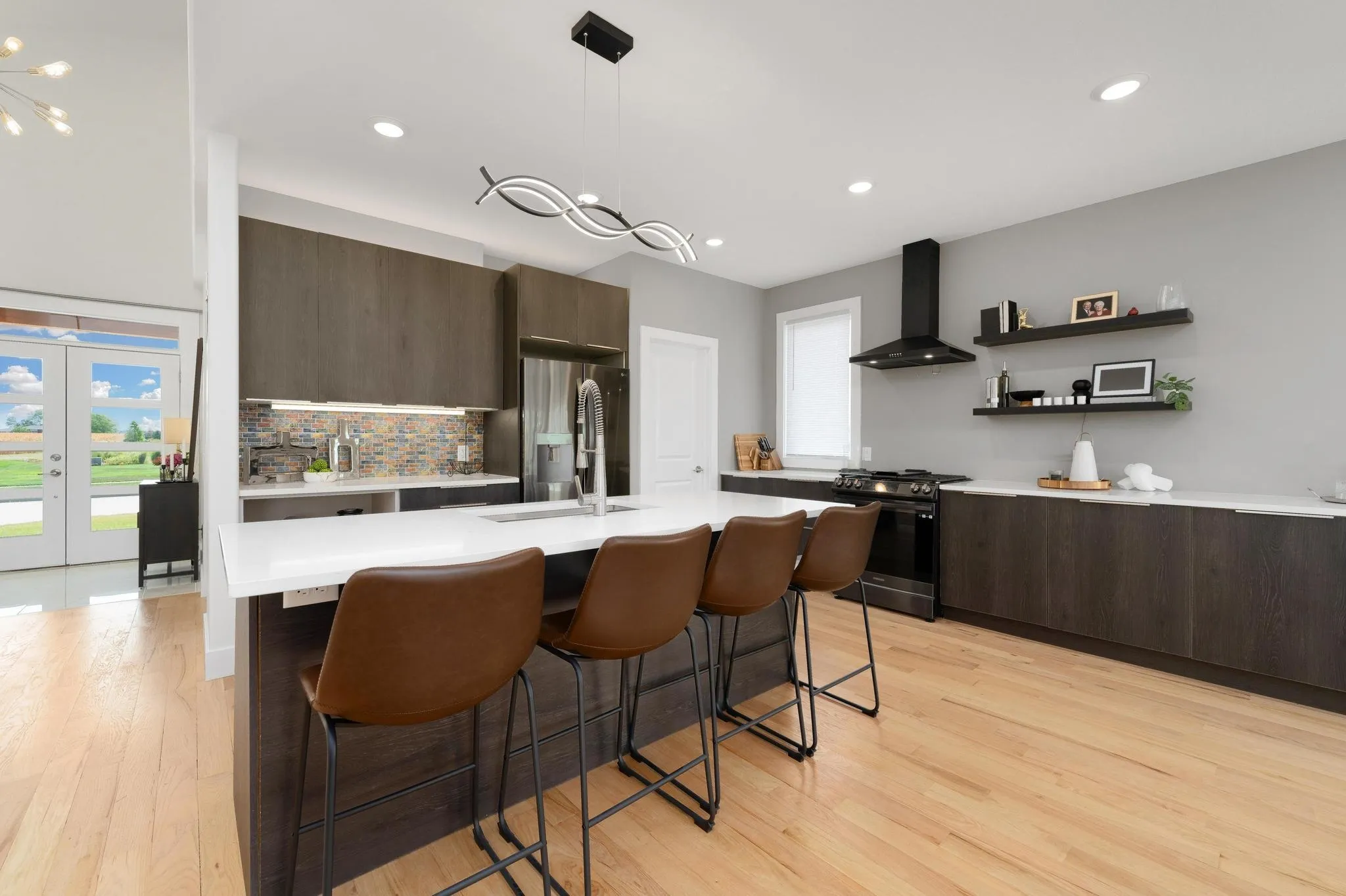 Newton, Kansas 67114, United States, 4 Bedrooms Bedrooms, ,5 BathroomsBathrooms,Residential,Pending,48738