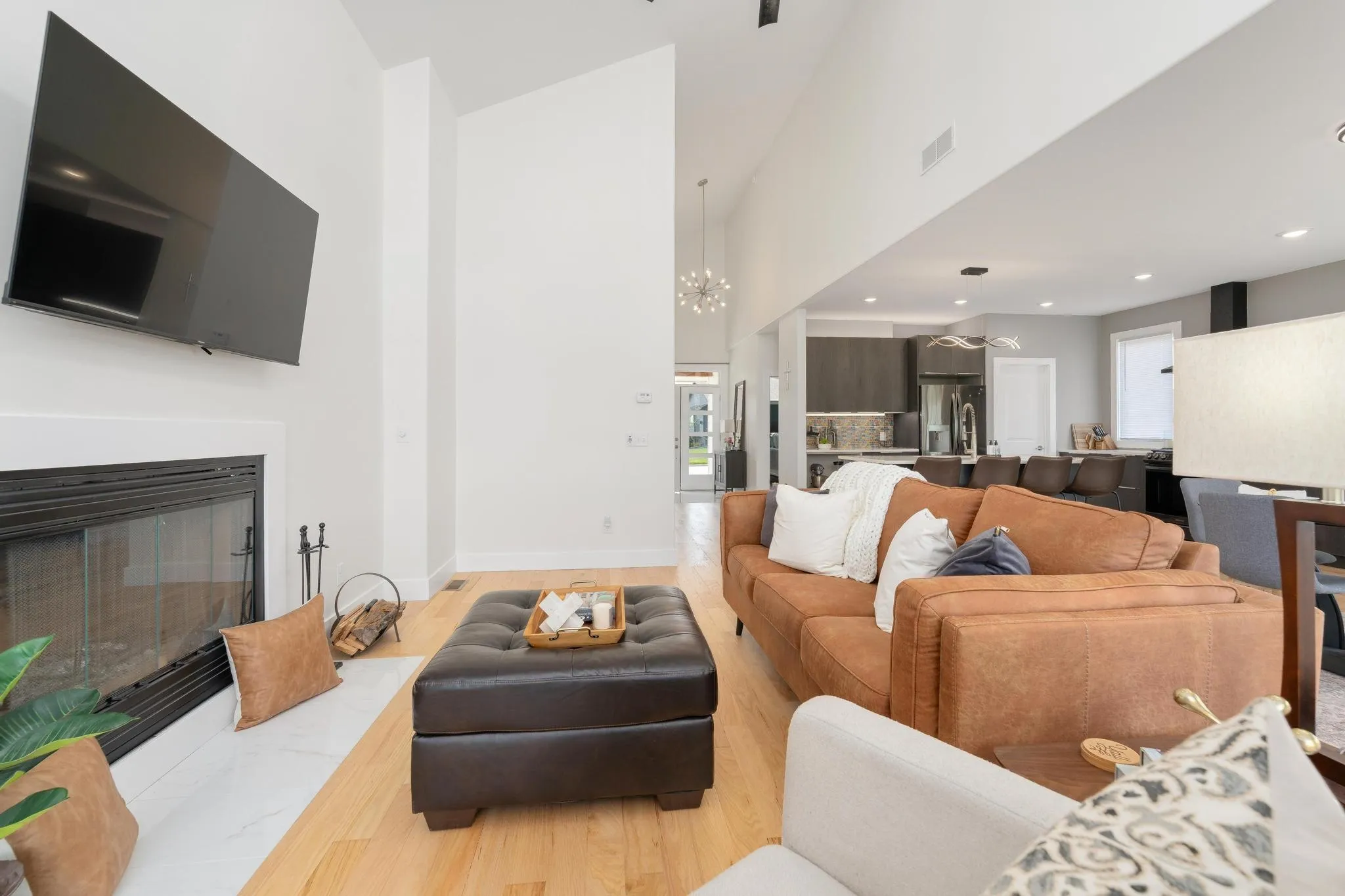 Newton, Kansas 67114, United States, 4 Bedrooms Bedrooms, ,5 BathroomsBathrooms,Residential,Pending,48738