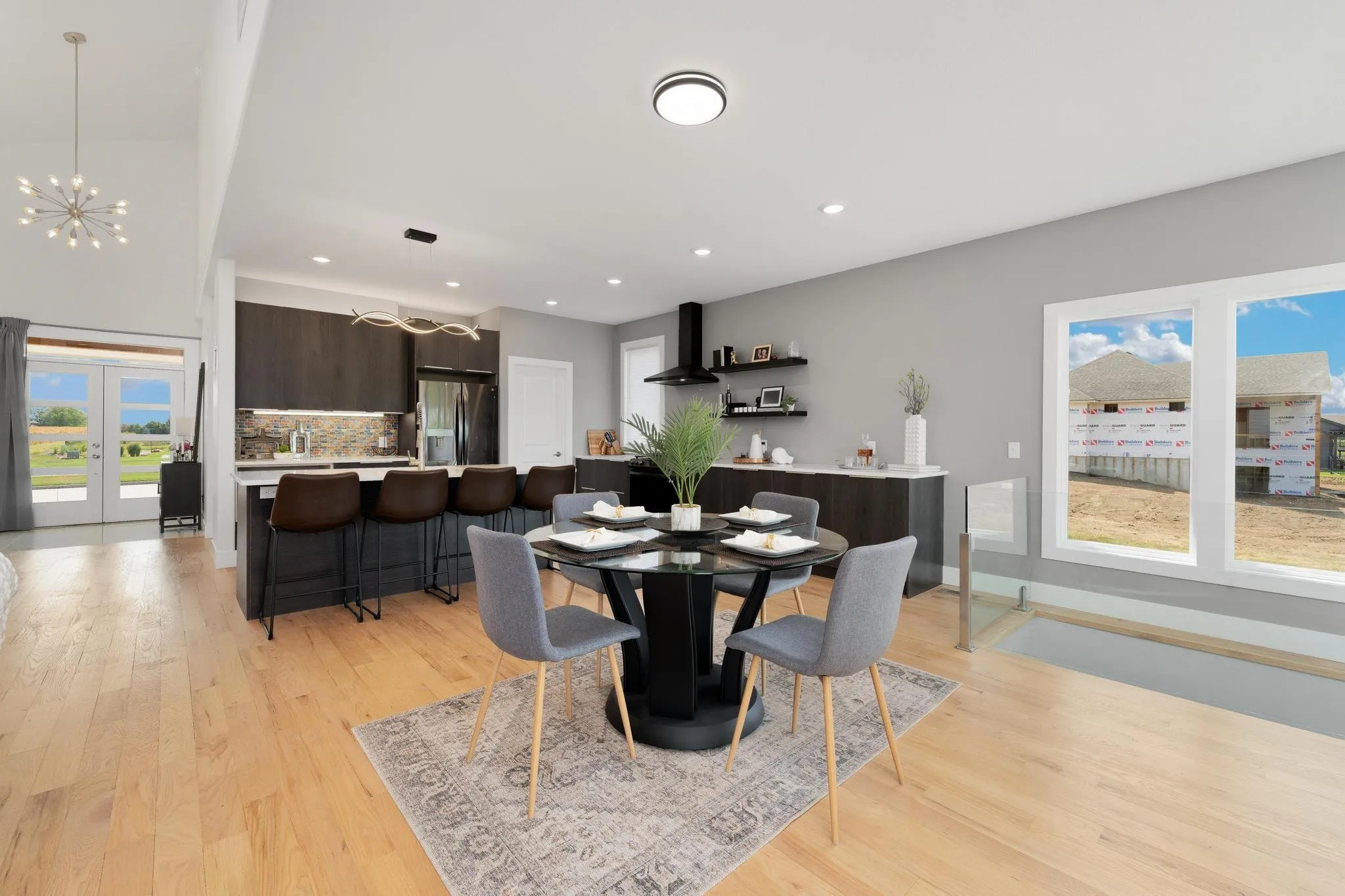 Newton, Kansas 67114, United States, 4 Bedrooms Bedrooms, ,5 BathroomsBathrooms,Residential,Pending,48738