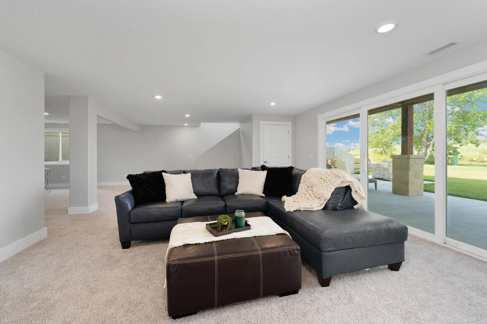 Newton, Kansas 67114, United States, 4 Bedrooms Bedrooms, ,5 BathroomsBathrooms,Residential,Pending,48738