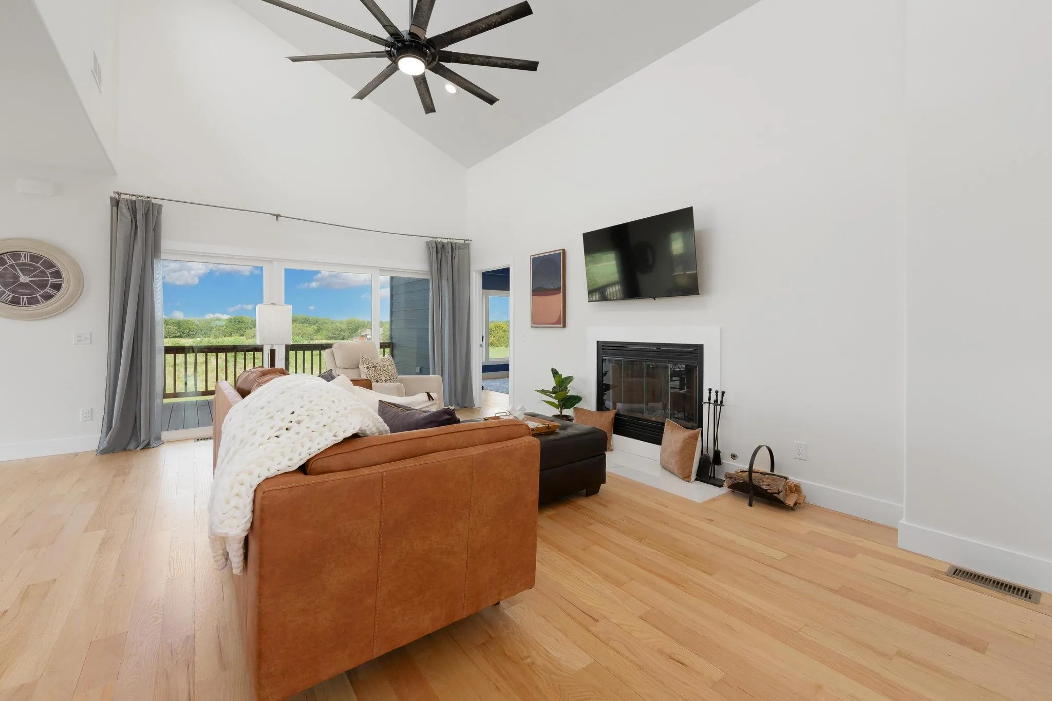 Newton, Kansas 67114, United States, 4 Bedrooms Bedrooms, ,5 BathroomsBathrooms,Residential,Pending,48738