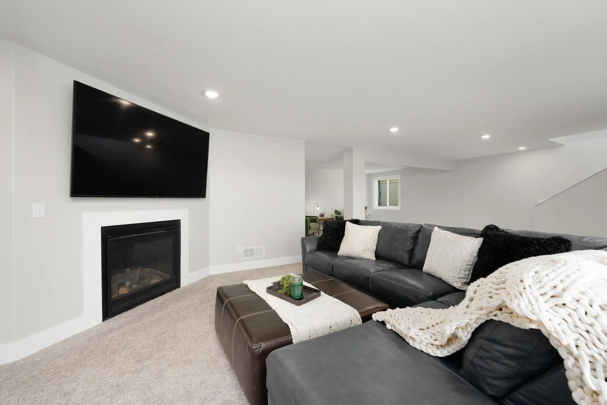 Newton, Kansas 67114, United States, 4 Bedrooms Bedrooms, ,5 BathroomsBathrooms,Residential,Pending,48738