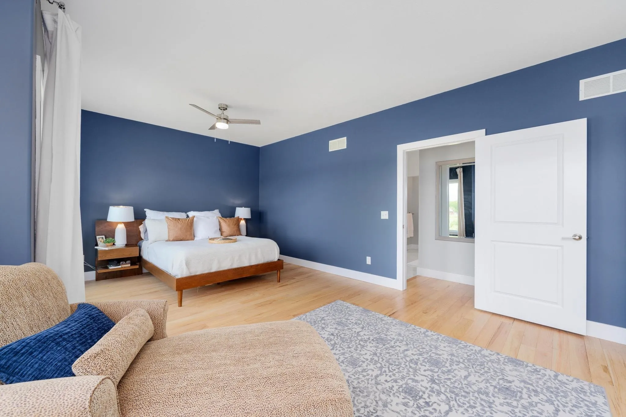 Newton, Kansas 67114, United States, 4 Bedrooms Bedrooms, ,5 BathroomsBathrooms,Residential,Pending,48738