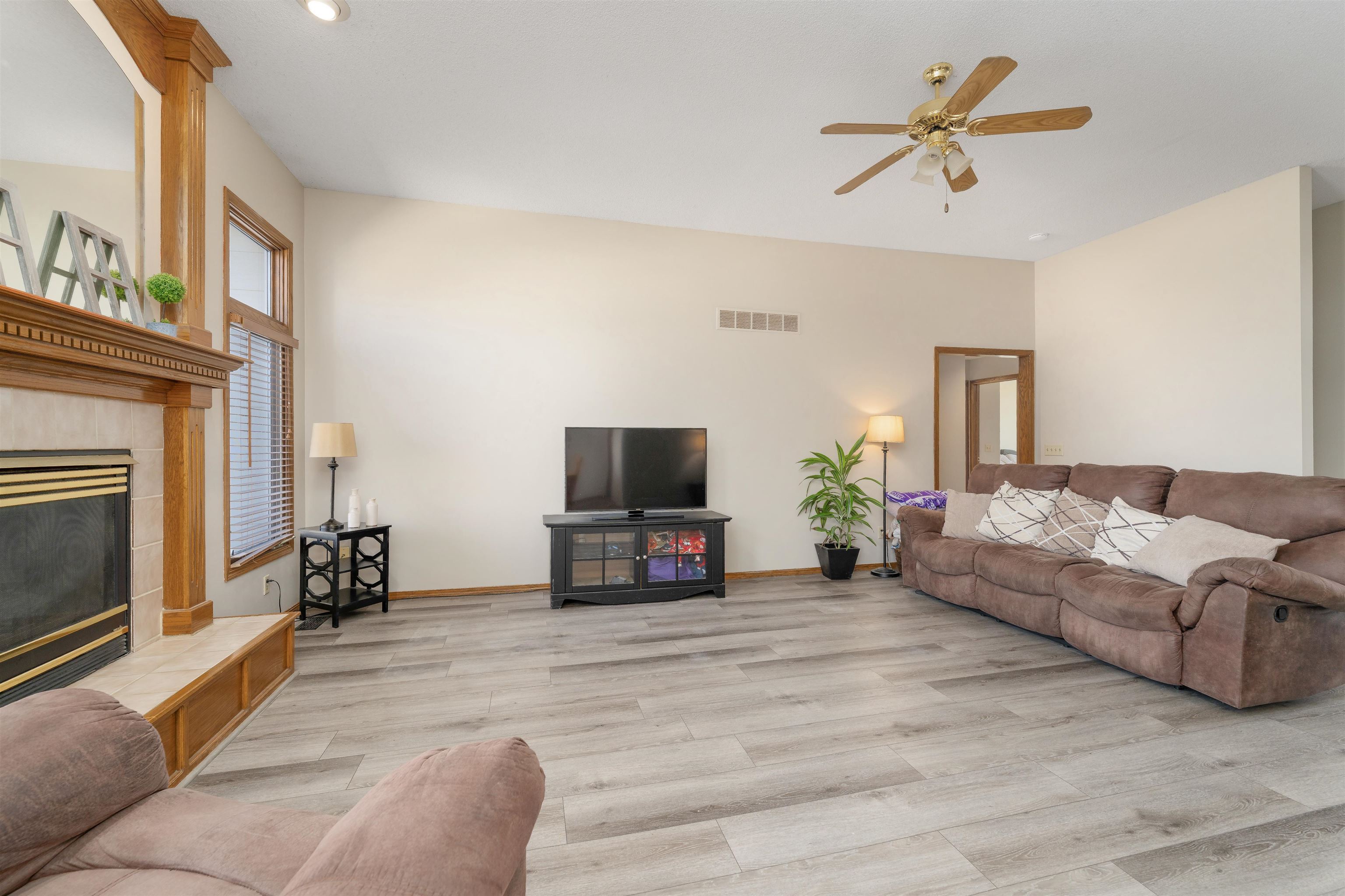1406 E Meadow Ridge Ct, Derby, Kansas image 7