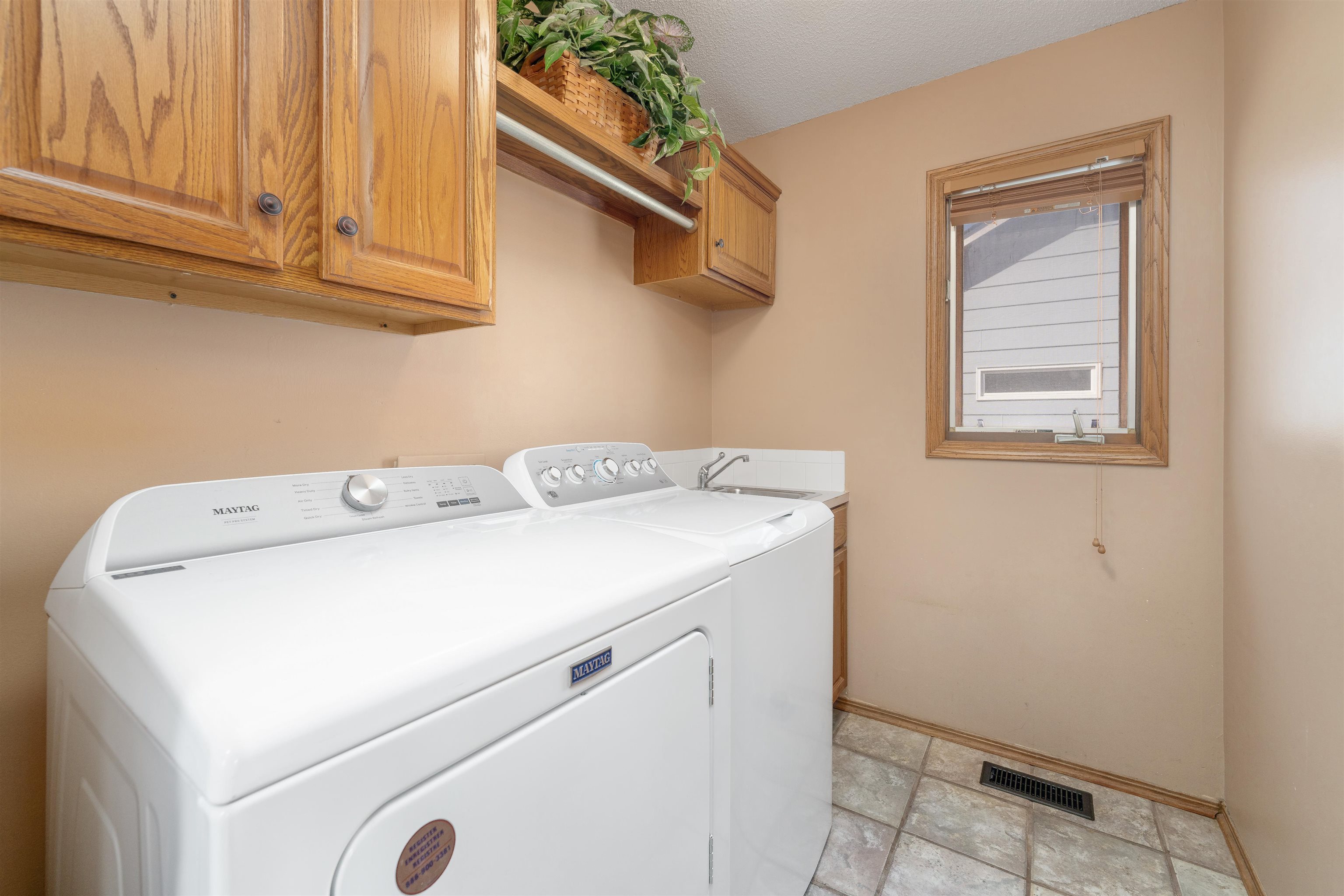 1406 E Meadow Ridge Ct, Derby, Kansas image 13