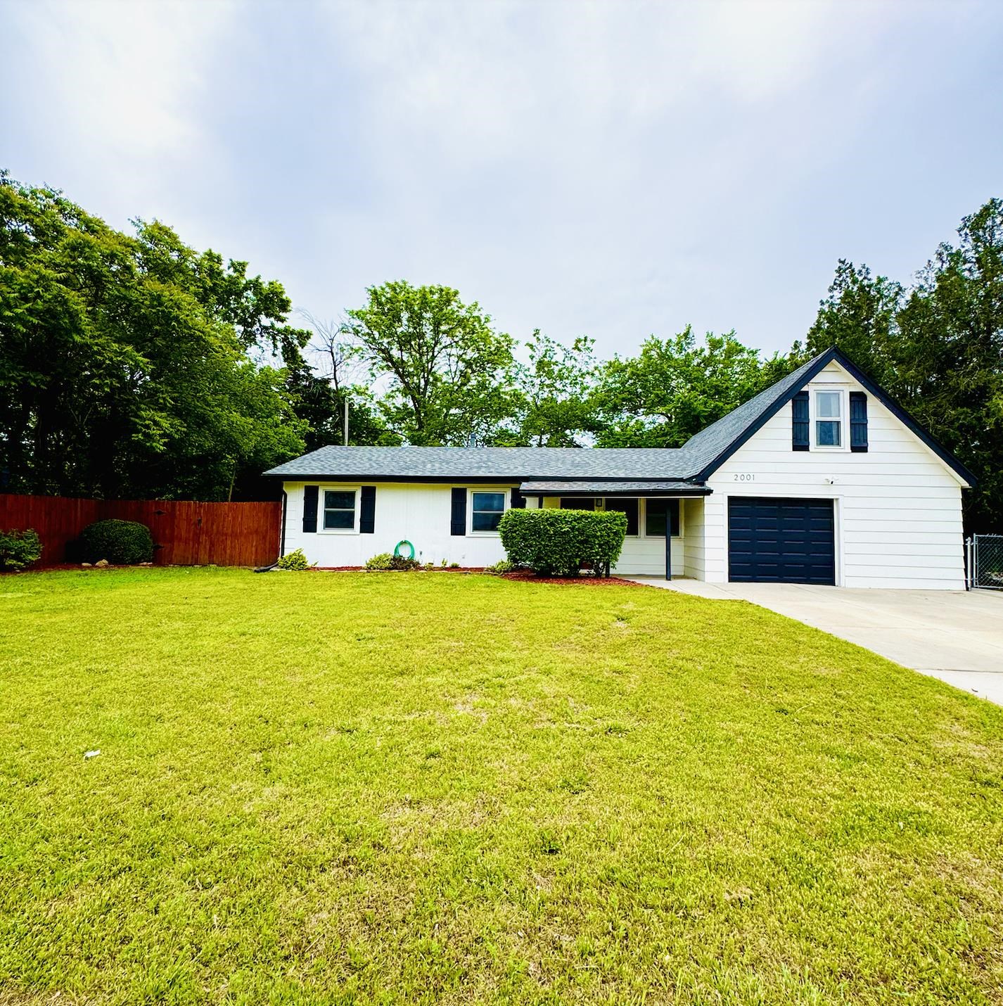 2001 E Fairchild St, Park City, Kansas image 1
