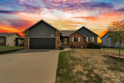 Homes For Sale - 1879 W Lakeview Ct<br/> Haysville, KS 67060