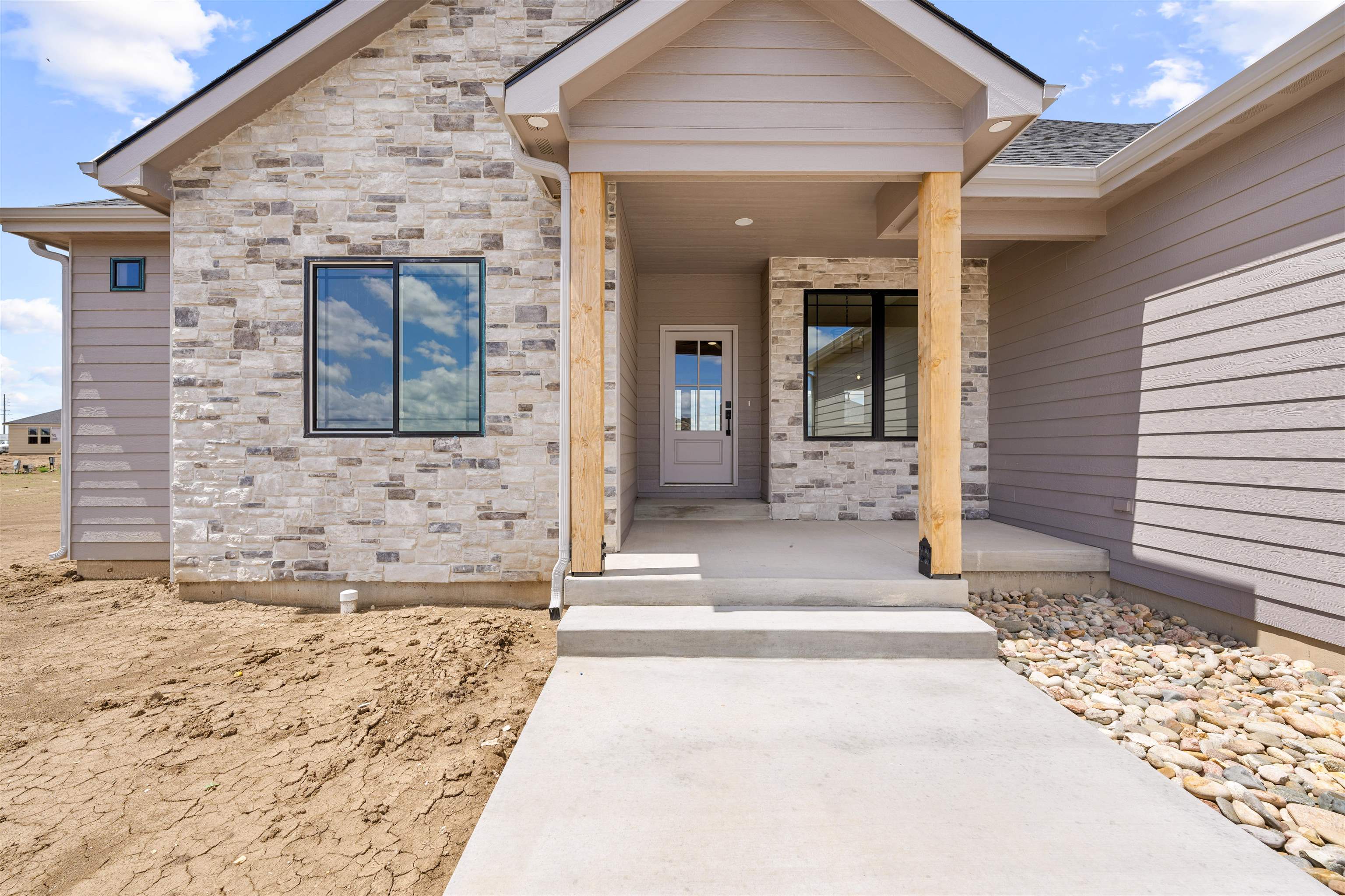 2908 Malibu Dr, Salina, Kansas image 2