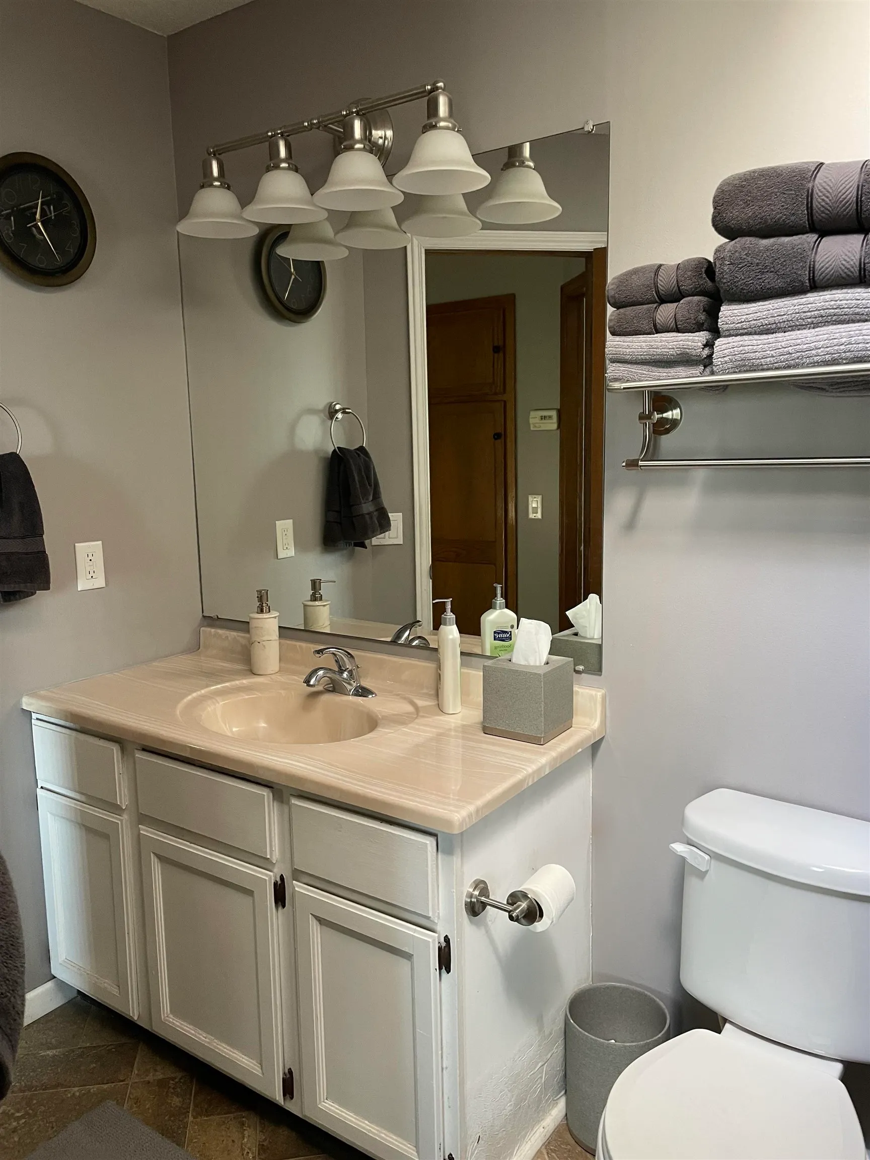 Wichita, Kansas 67212, United States, 4 Bedrooms Bedrooms, ,2 BathroomsBathrooms,Residential,Pending,99705