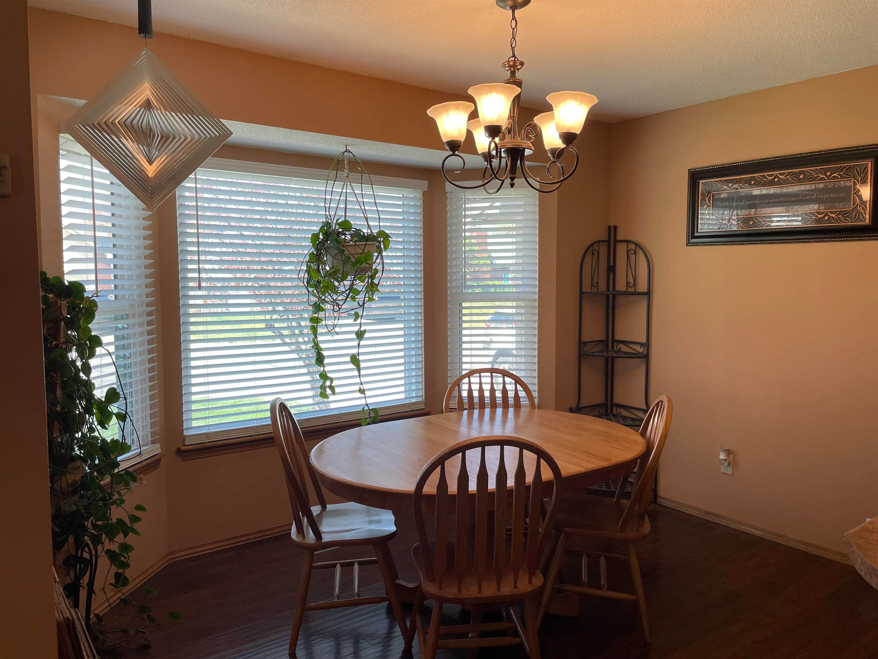 Wichita, Kansas 67212, United States, 4 Bedrooms Bedrooms, ,2 BathroomsBathrooms,Residential,Pending,99705