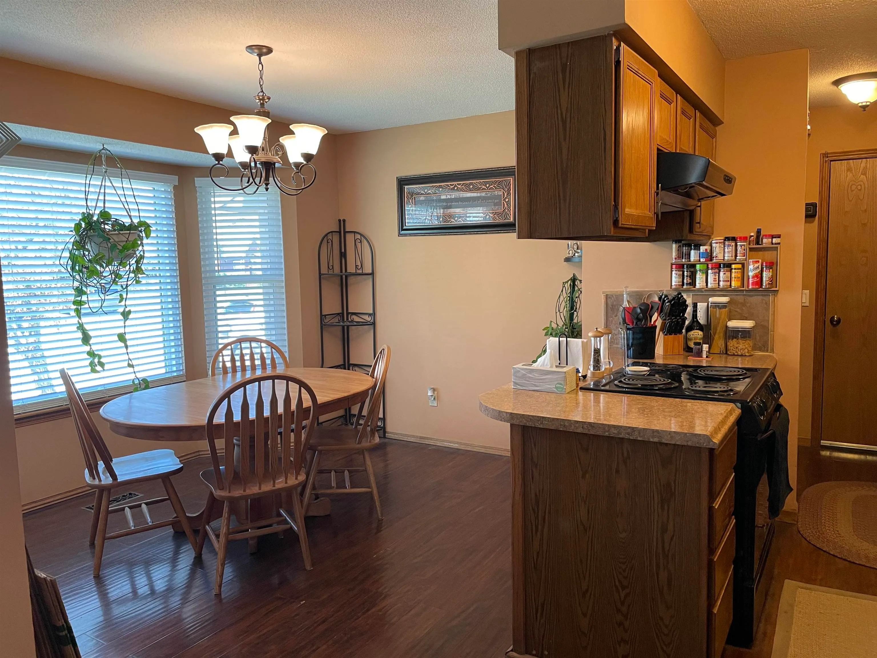 Wichita, Kansas 67212, United States, 4 Bedrooms Bedrooms, ,2 BathroomsBathrooms,Residential,Pending,99705