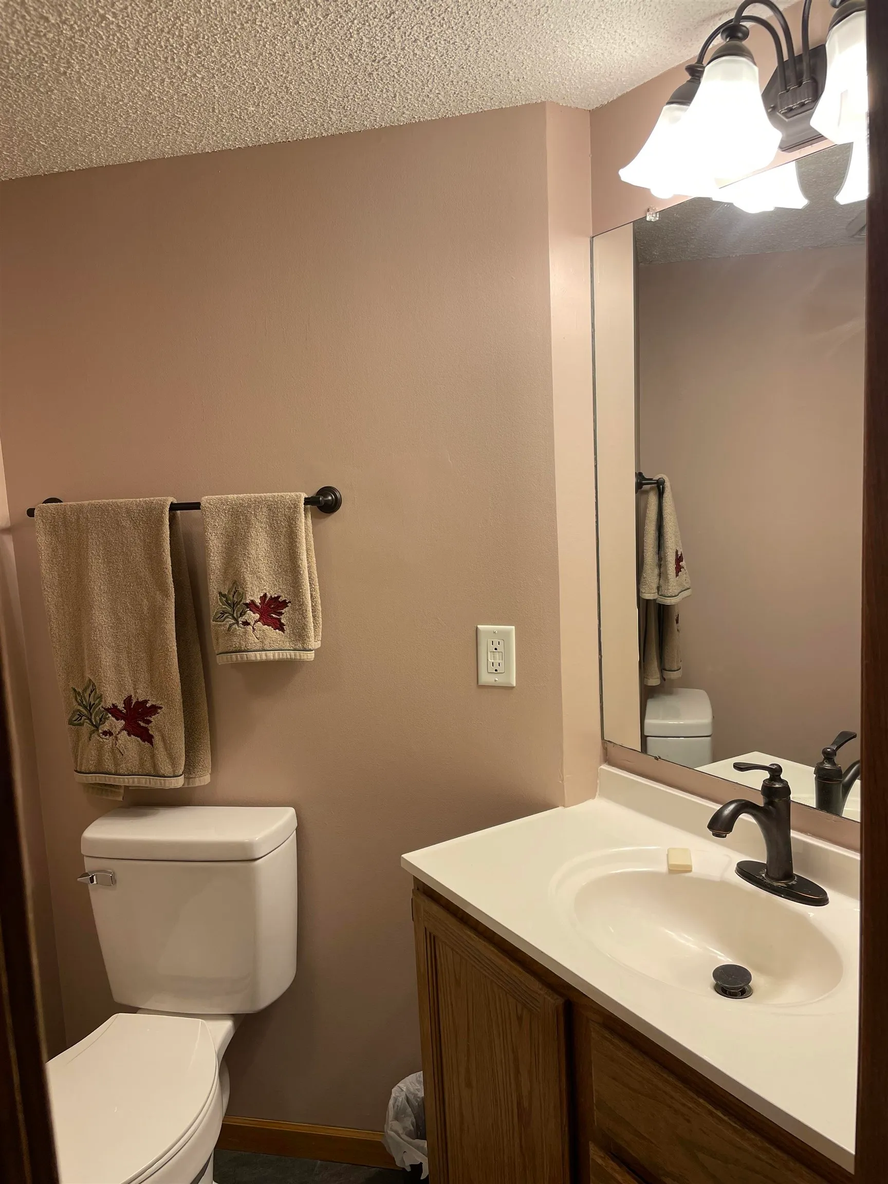 Wichita, Kansas 67212, United States, 4 Bedrooms Bedrooms, ,2 BathroomsBathrooms,Residential,Pending,99705