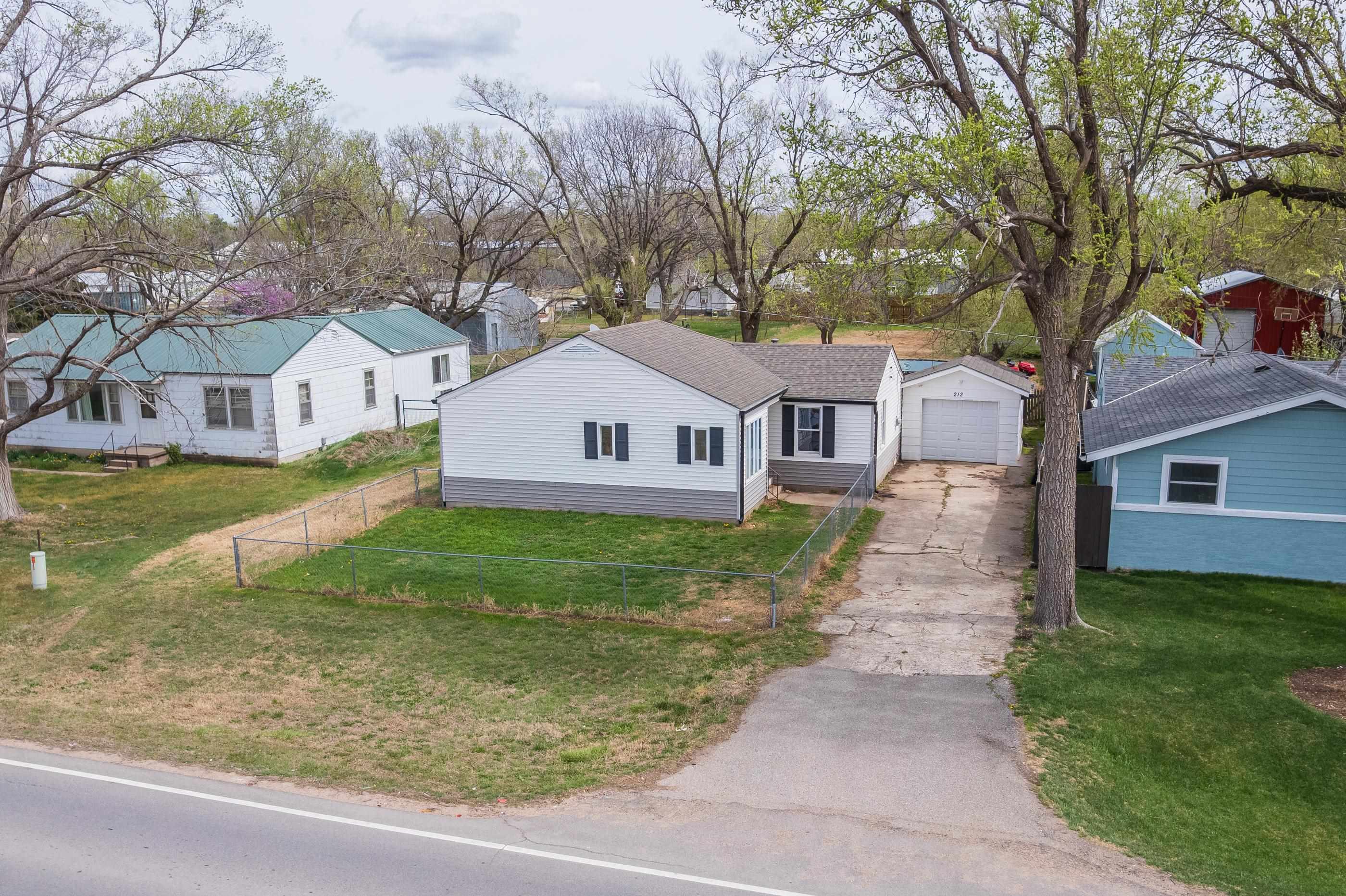 212 S Phelps Ave, Bentley, Kansas image 1